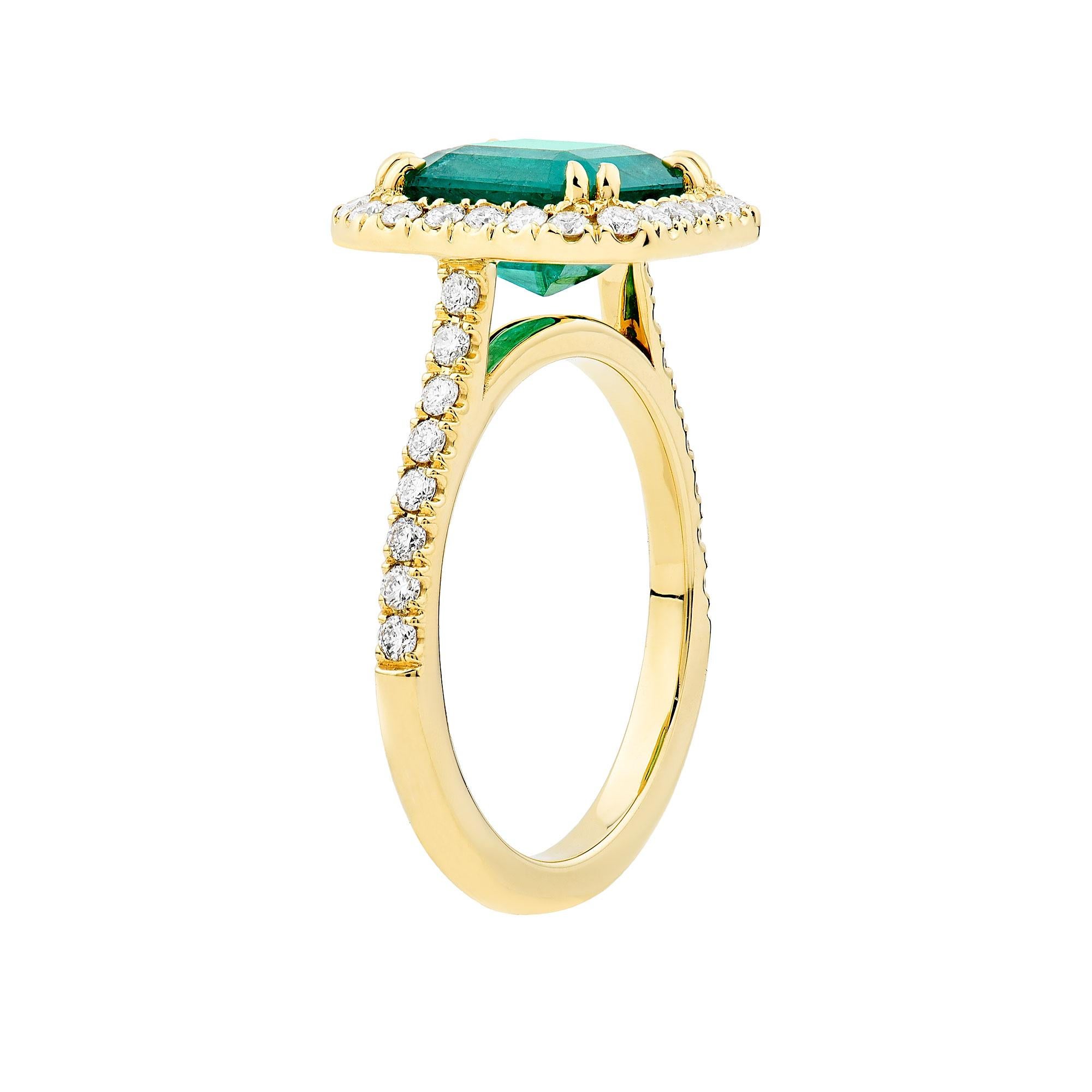 For Sale:  14K Yellow Gold Princess Cut Emerald Center Diamond Halo Ring 2