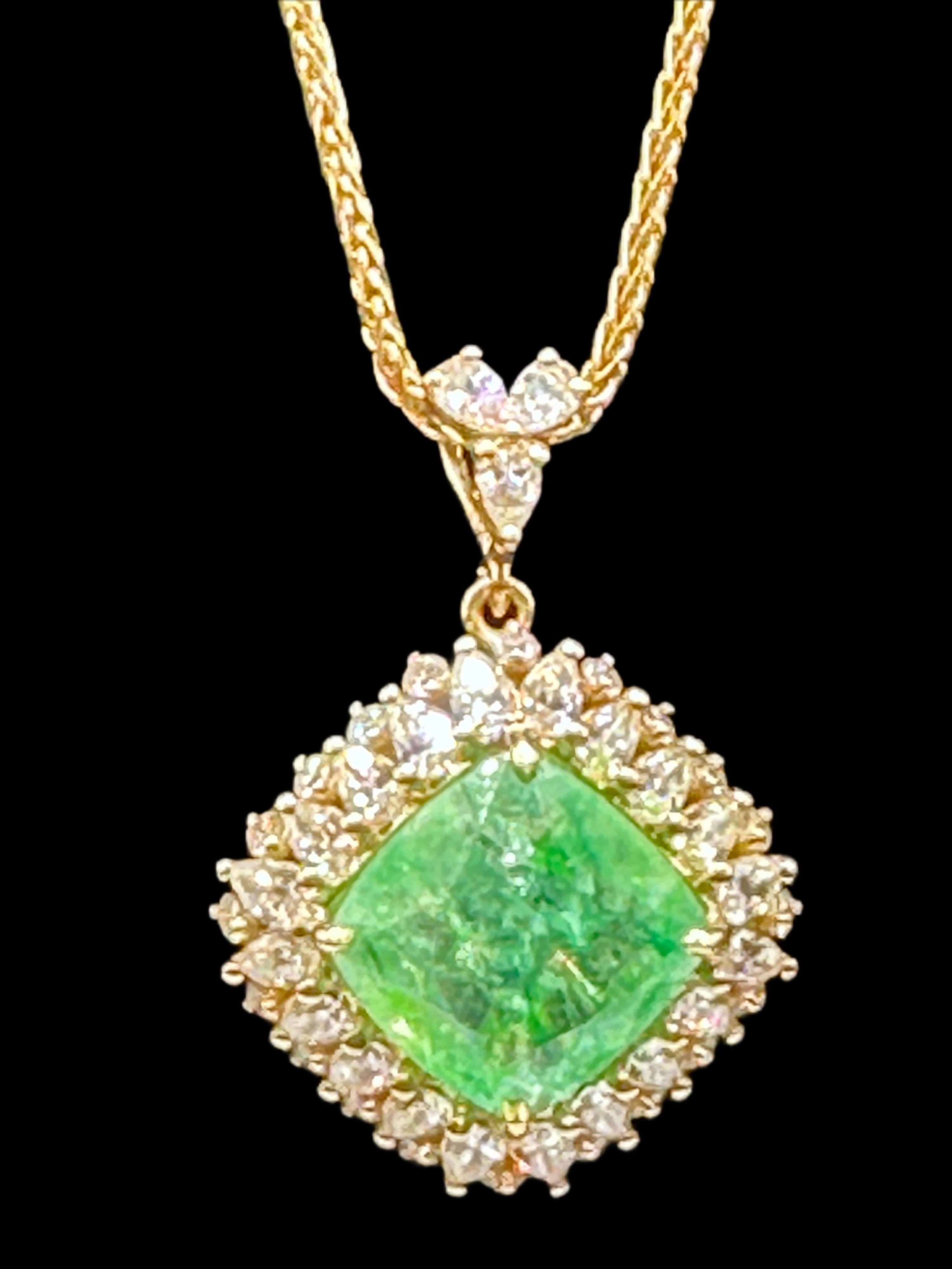 Round Diamonds: 0.59ct
Pear Shape Diamonds: 1.89ct
Center Stone: Emerald : 9.55ct