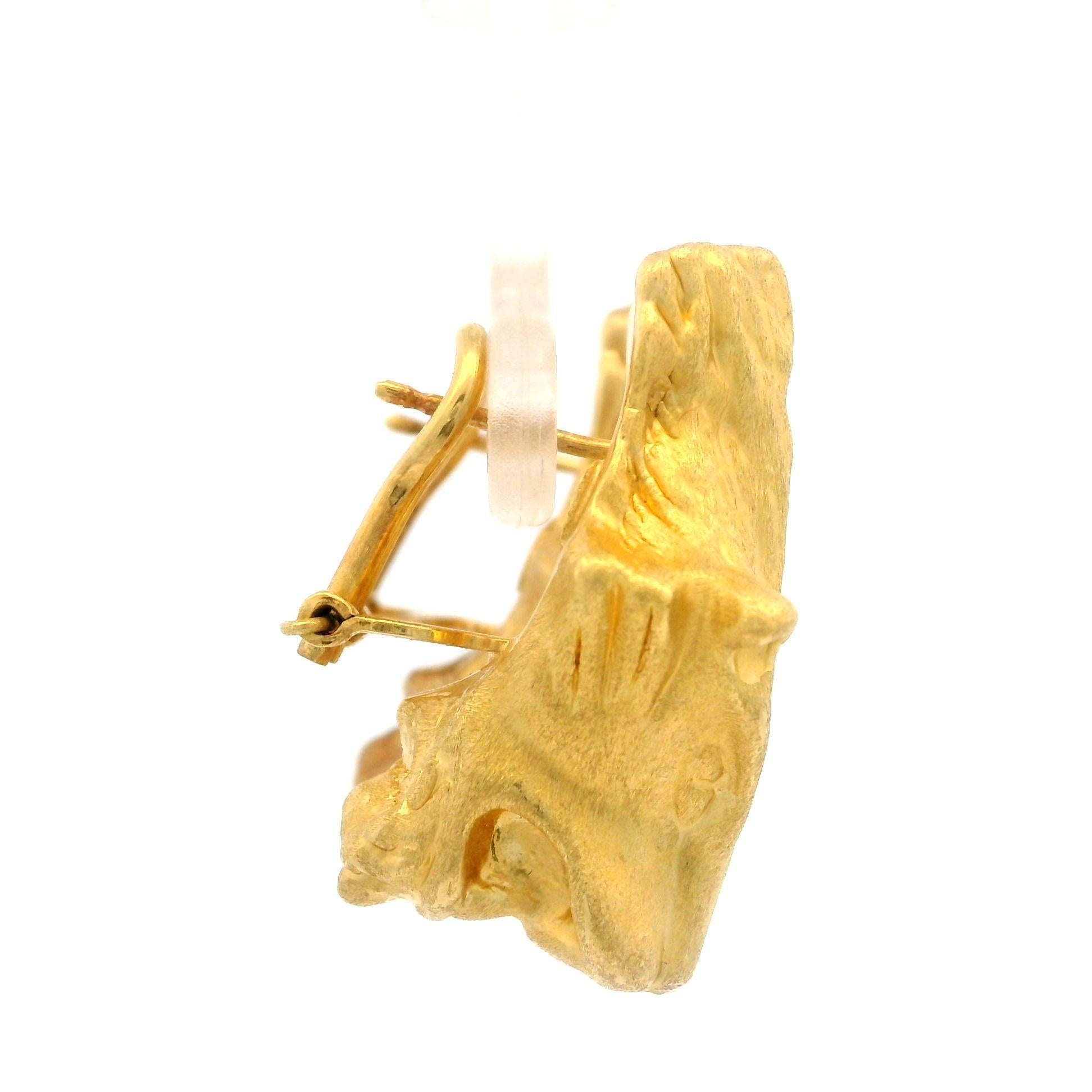 Boucles d'oreilles « Big Cat » en or jaune 14 carats, finition mate texturée et détaillée en vente 7
