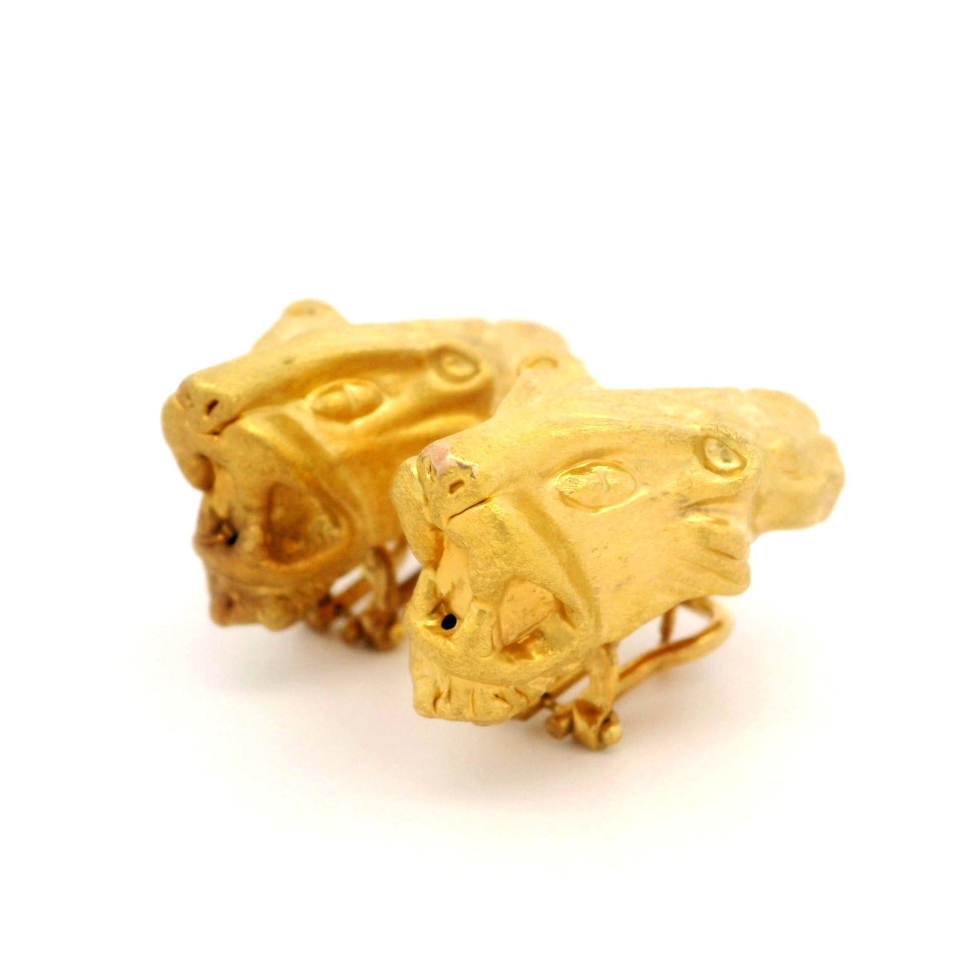 Boucles d'oreilles « Big Cat » en or jaune 14 carats, finition mate texturée et détaillée Pour femmes en vente