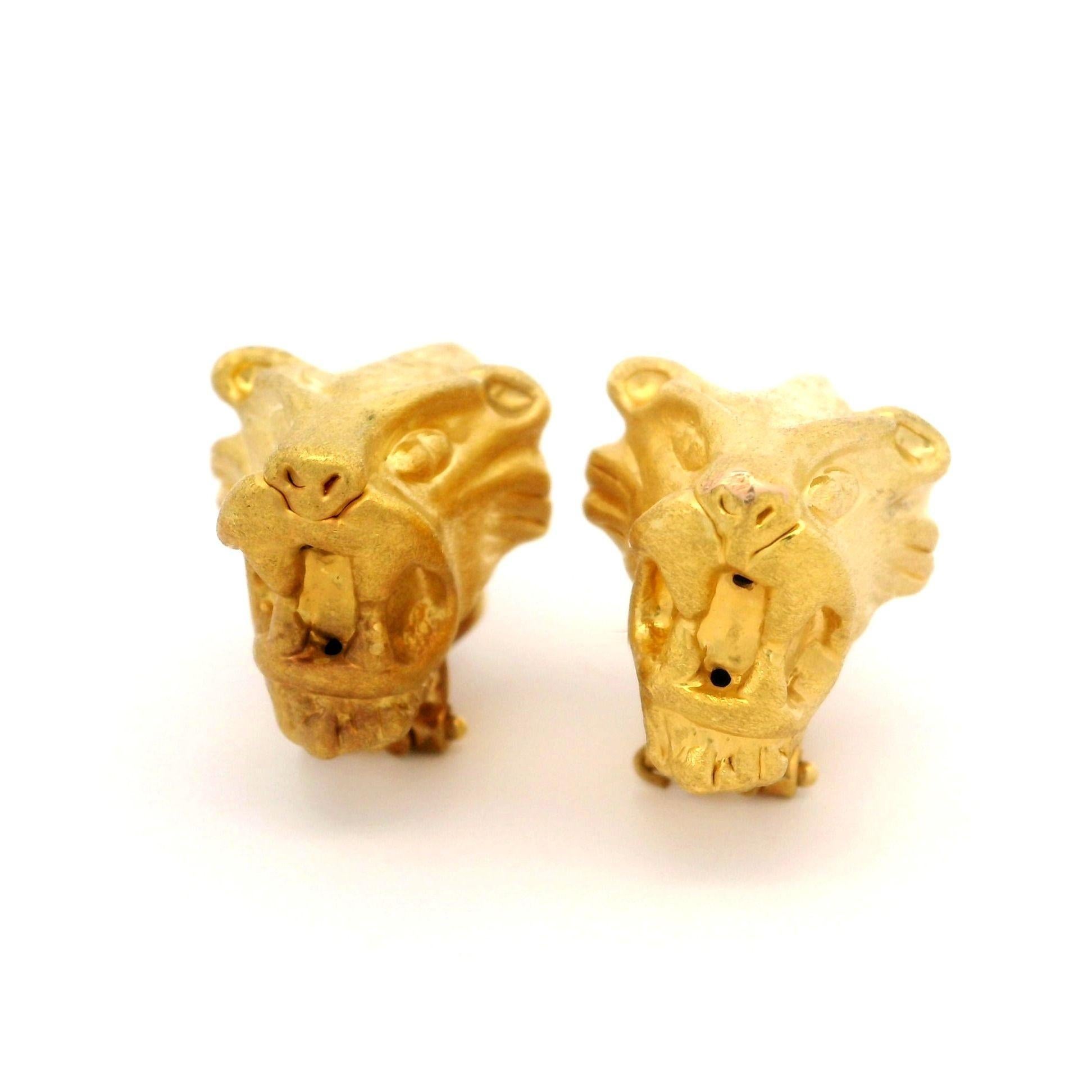 Boucles d'oreilles « Big Cat » en or jaune 14 carats, finition mate texturée et détaillée en vente 1