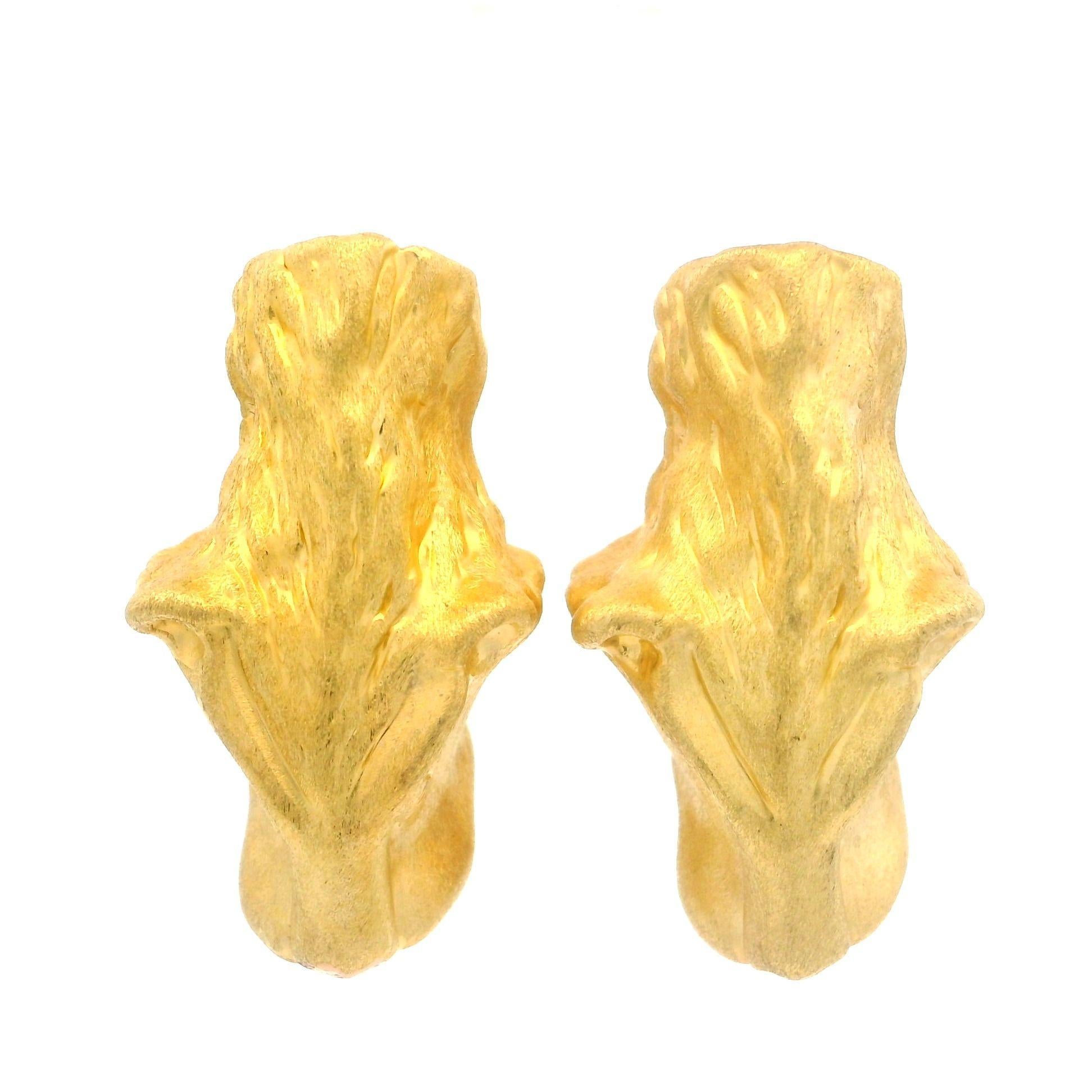 Boucles d'oreilles « Big Cat » en or jaune 14 carats, finition mate texturée et détaillée en vente 4