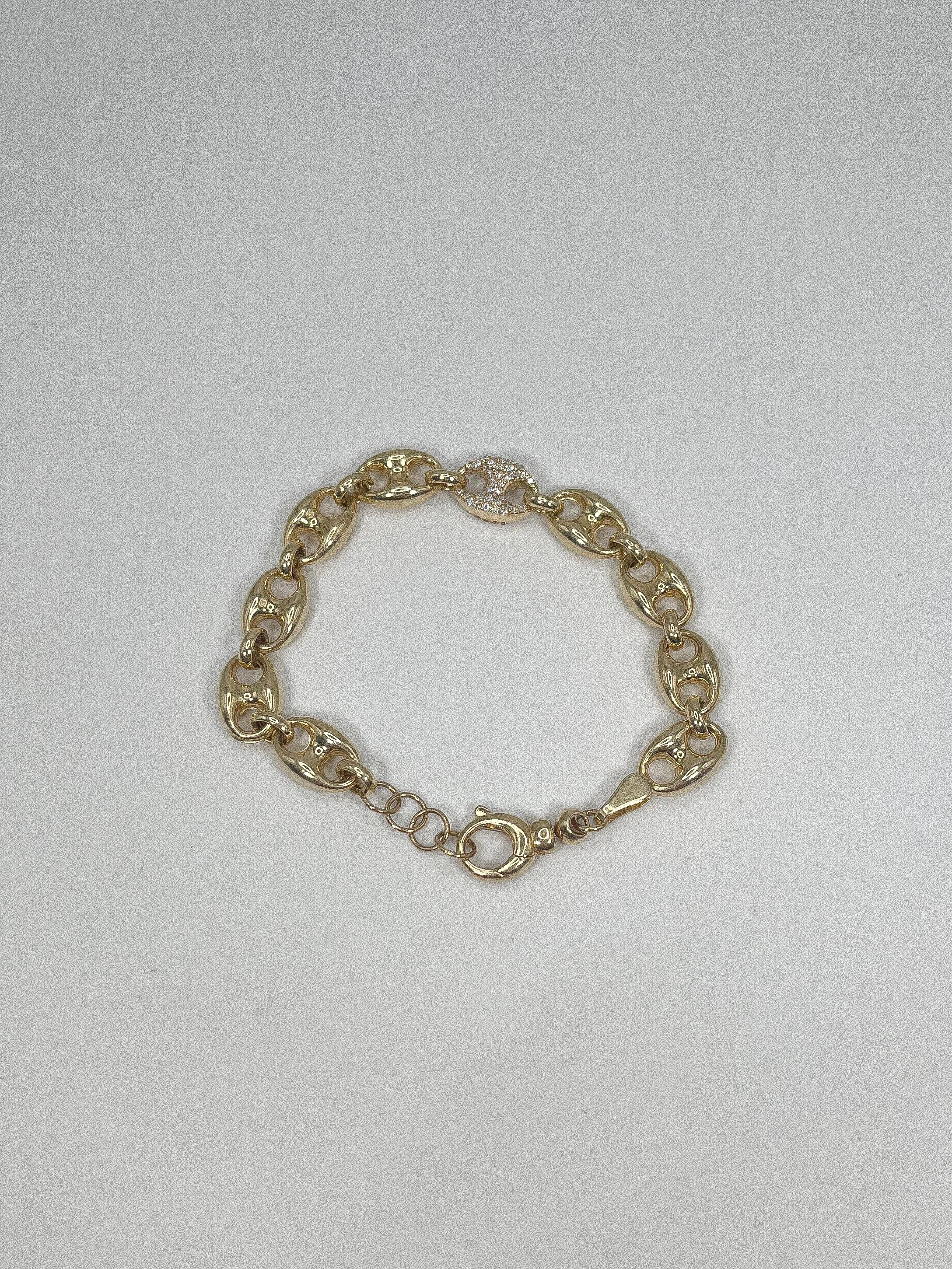 14K Yellow Gold puffed Mariner Link Bracelet with diamonds .25CTW, Bracelet is 7