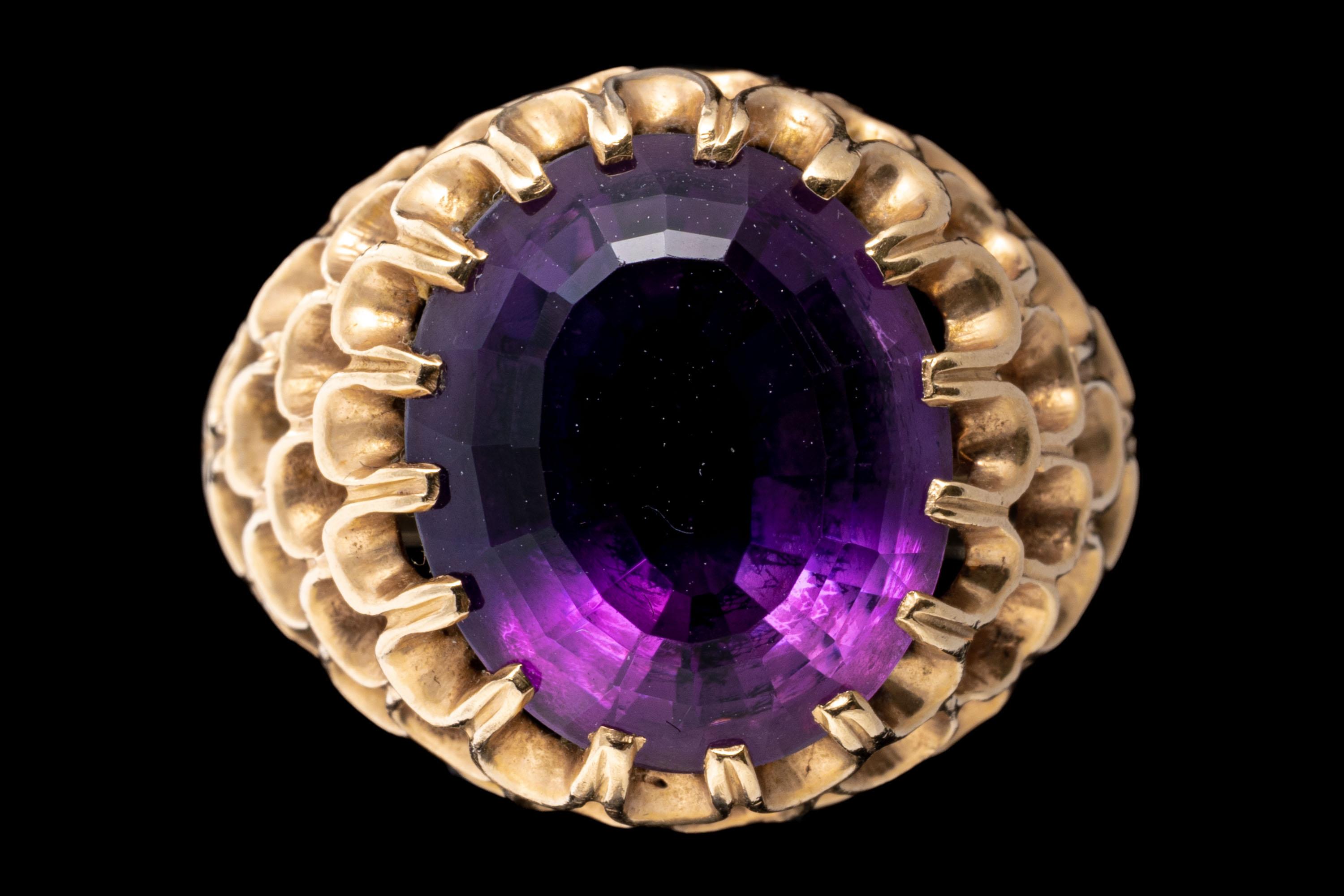 14k Yellow Gold Purple Amethyst and Concentric Scalloped Motif Ring In Good Condition For Sale In Southport, CT