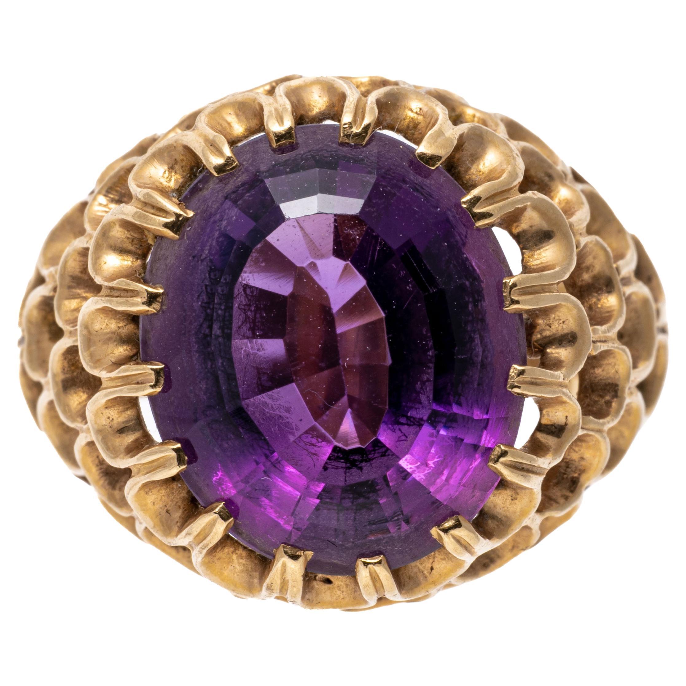 14k Yellow Gold Purple Amethyst and Concentric Scalloped Motif Ring For Sale