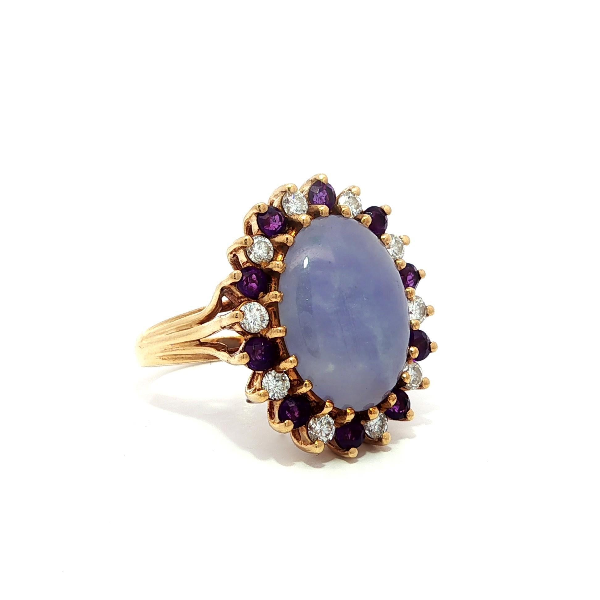Bague en or jaune 14k Jade violet lavande Améthyste alternée et diamant Halo en vente 5