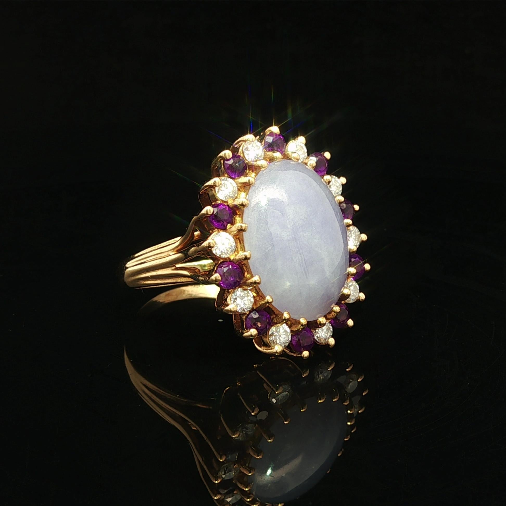Bague en or jaune 14k Jade violet lavande Améthyste alternée et diamant Halo en vente 7