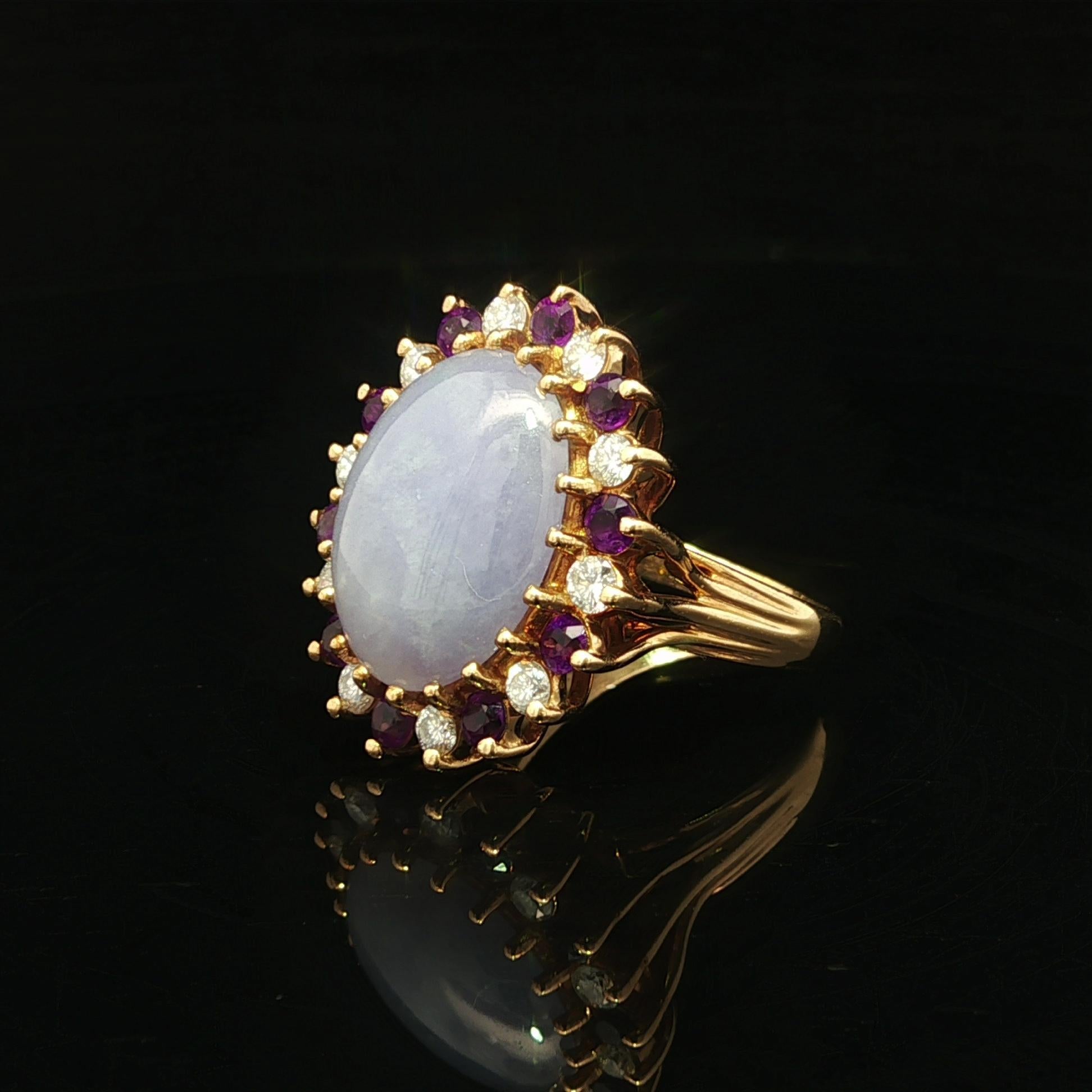 Bague en or jaune 14k Jade violet lavande Améthyste alternée et diamant Halo en vente 8