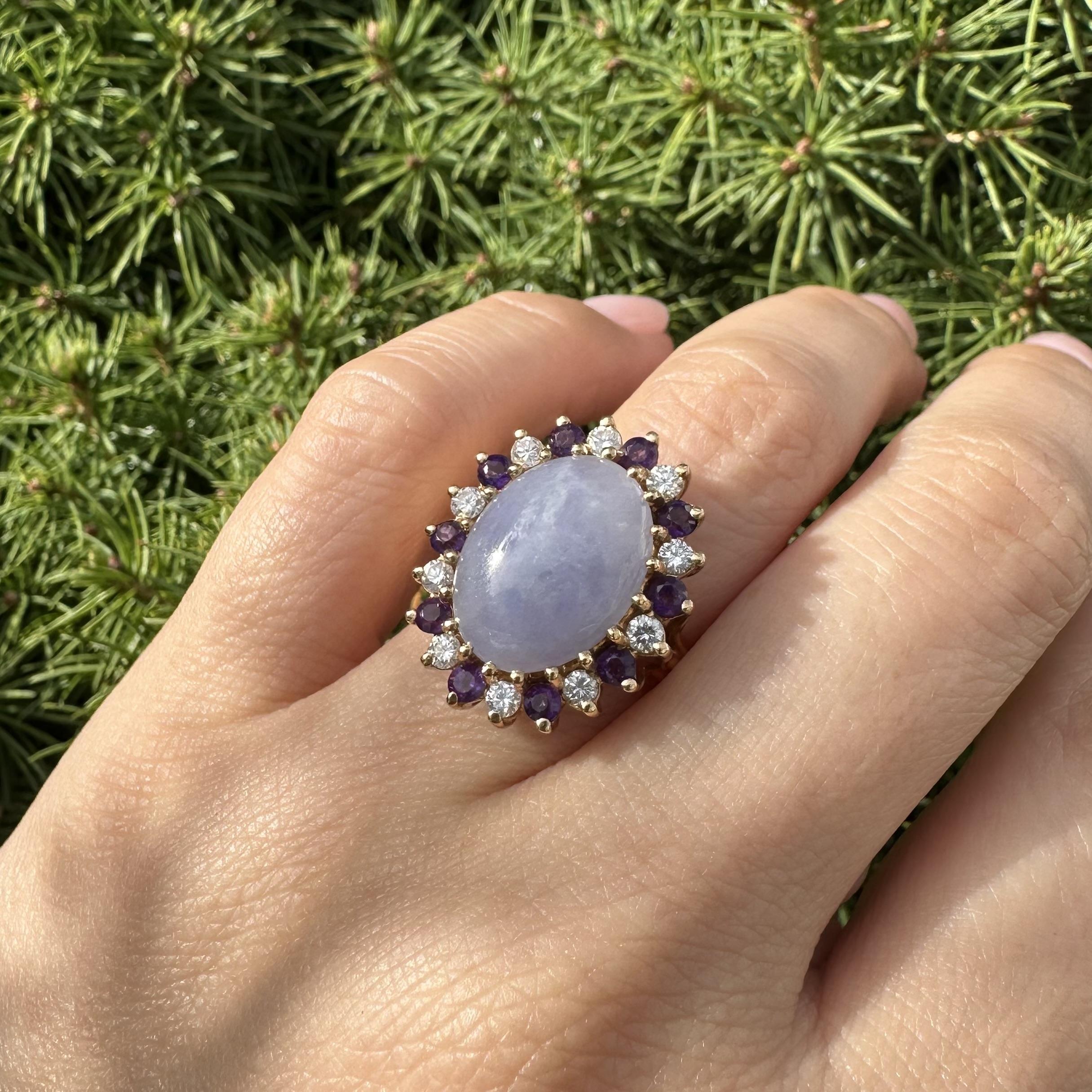 Taille cabochon Bague en or jaune 14k Jade violet lavande Améthyste alternée et diamant Halo en vente
