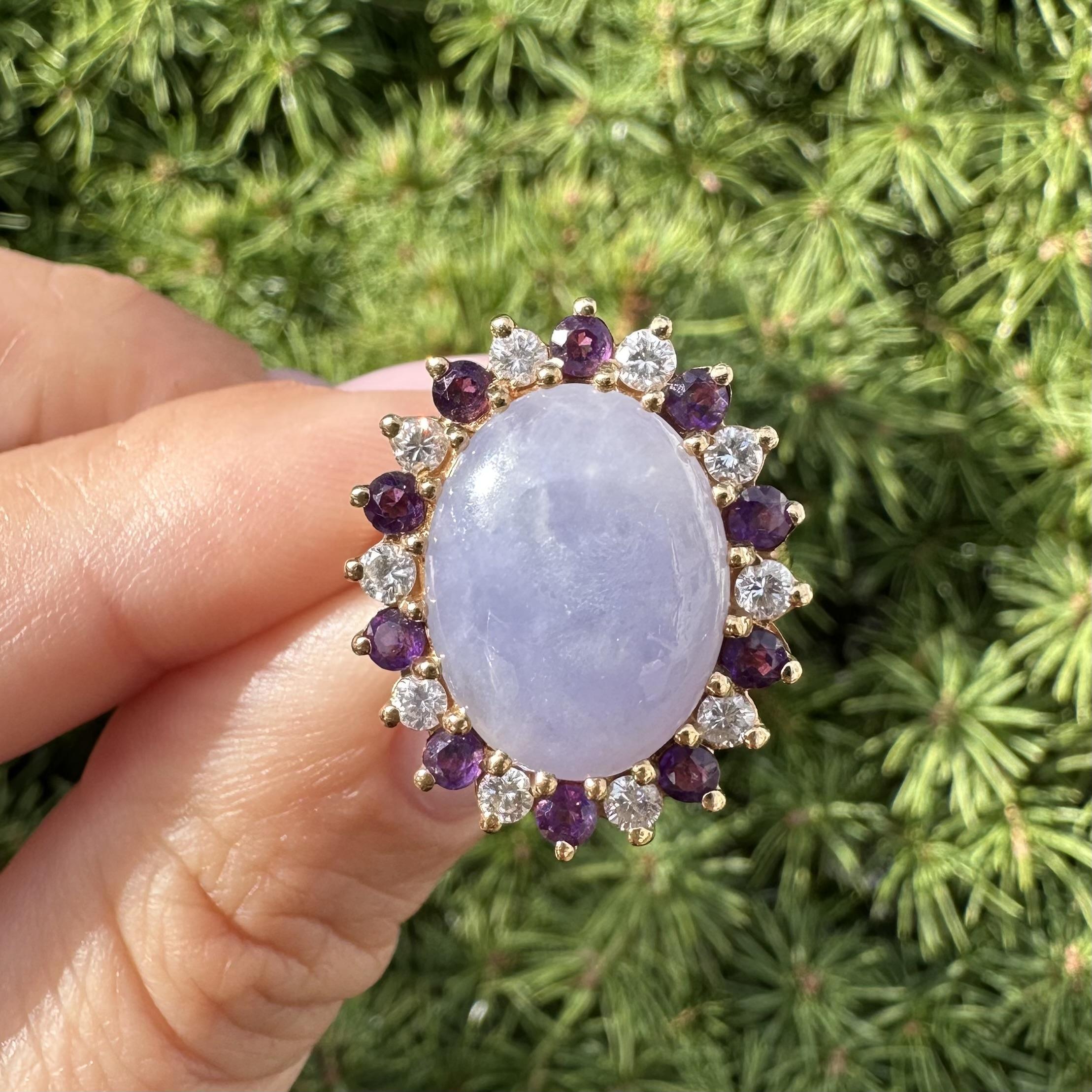 Bague en or jaune 14k Jade violet lavande Améthyste alternée et diamant Halo Excellent état - En vente à Montclair, NJ