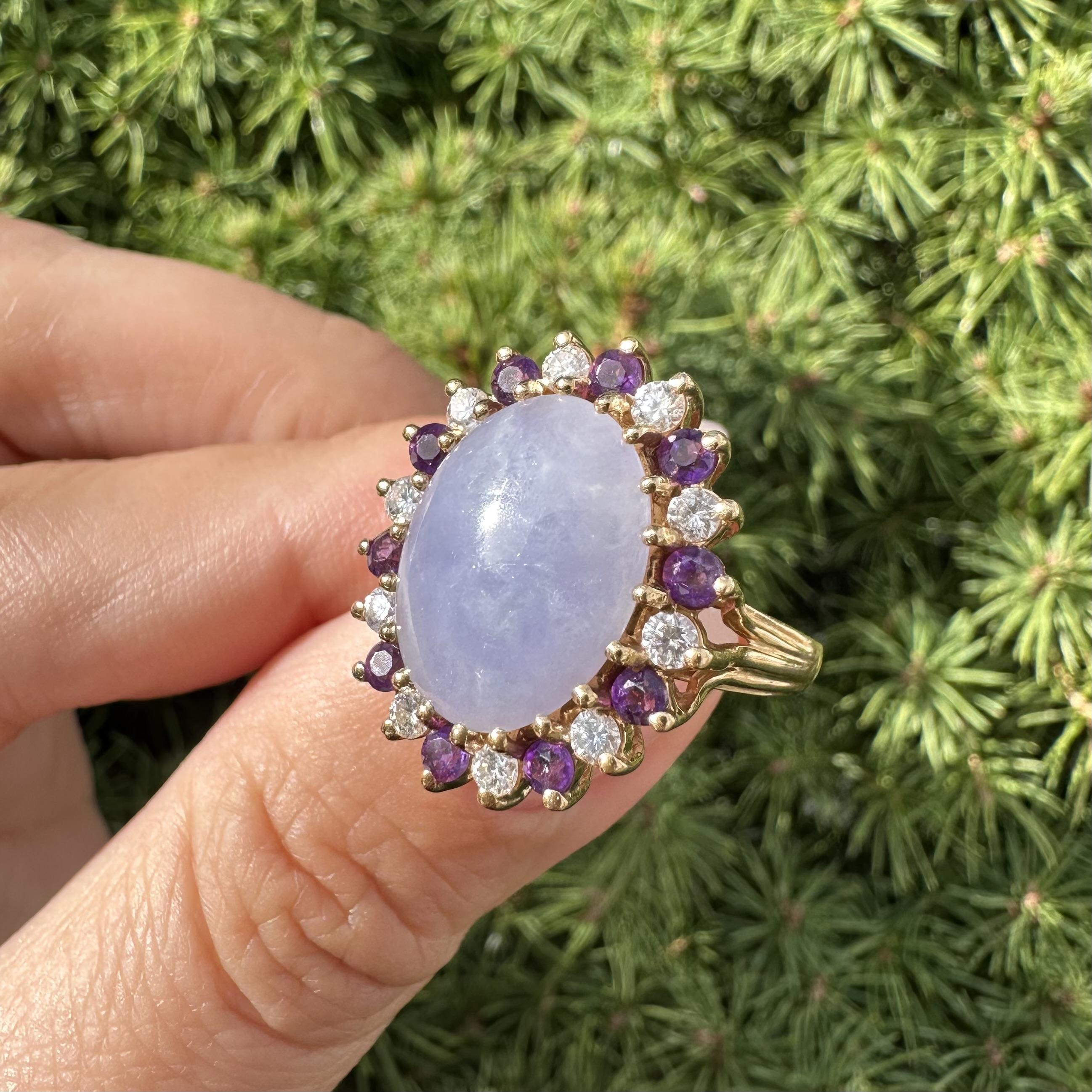 Bague en or jaune 14k Jade violet lavande Améthyste alternée et diamant Halo Pour femmes en vente