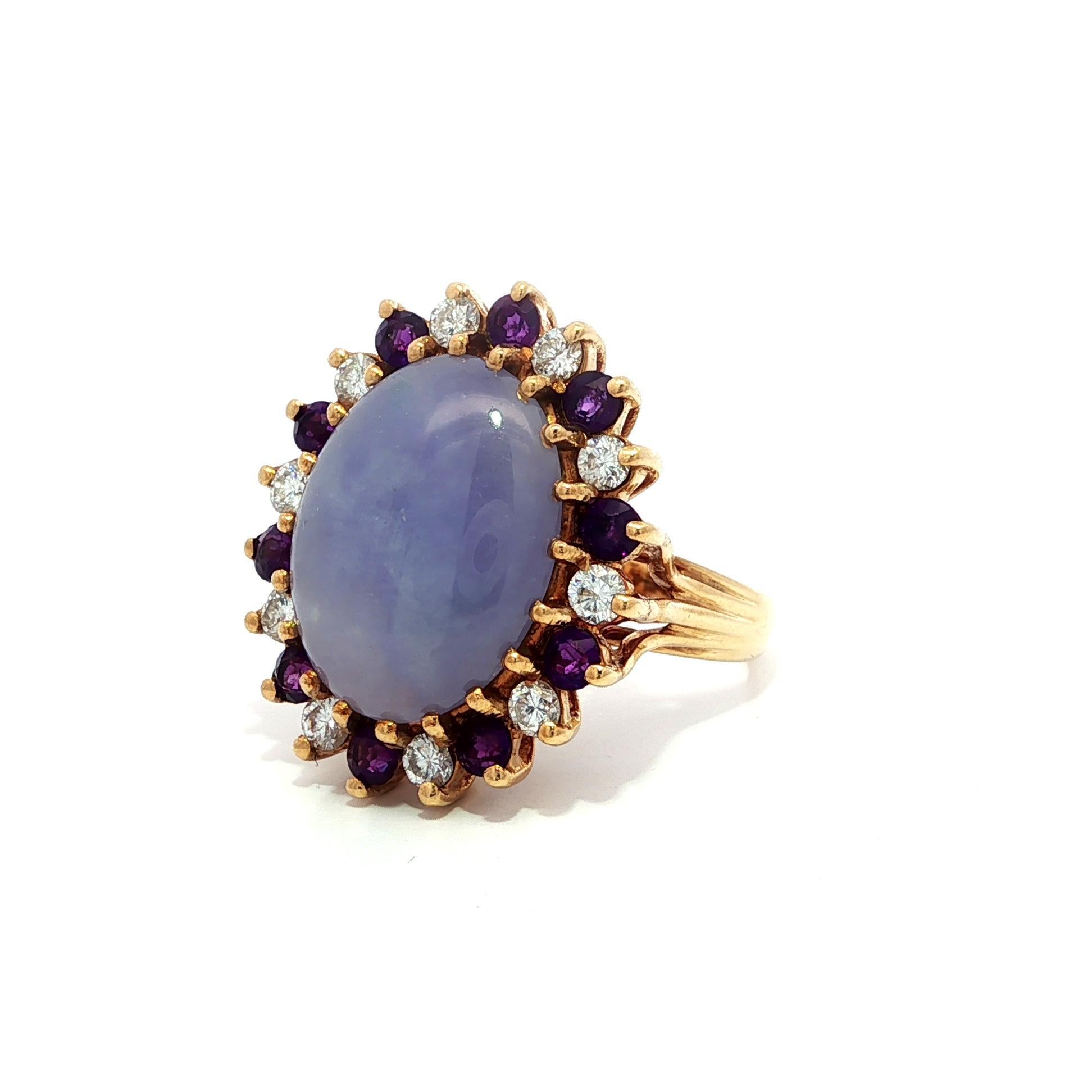 Bague en or jaune 14k Jade violet lavande Améthyste alternée et diamant Halo en vente 1