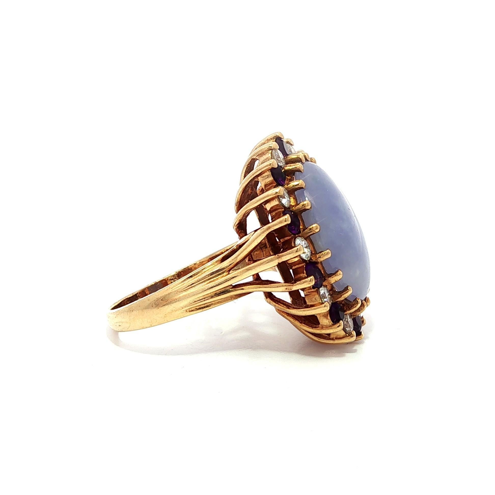 Bague en or jaune 14k Jade violet lavande Améthyste alternée et diamant Halo en vente 4
