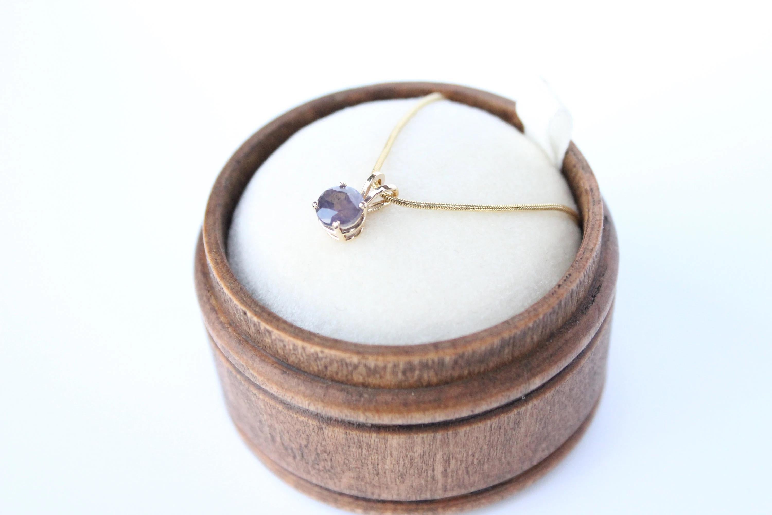 Women's 14k Yellow Gold Purple Sapphire Necklace For Sale