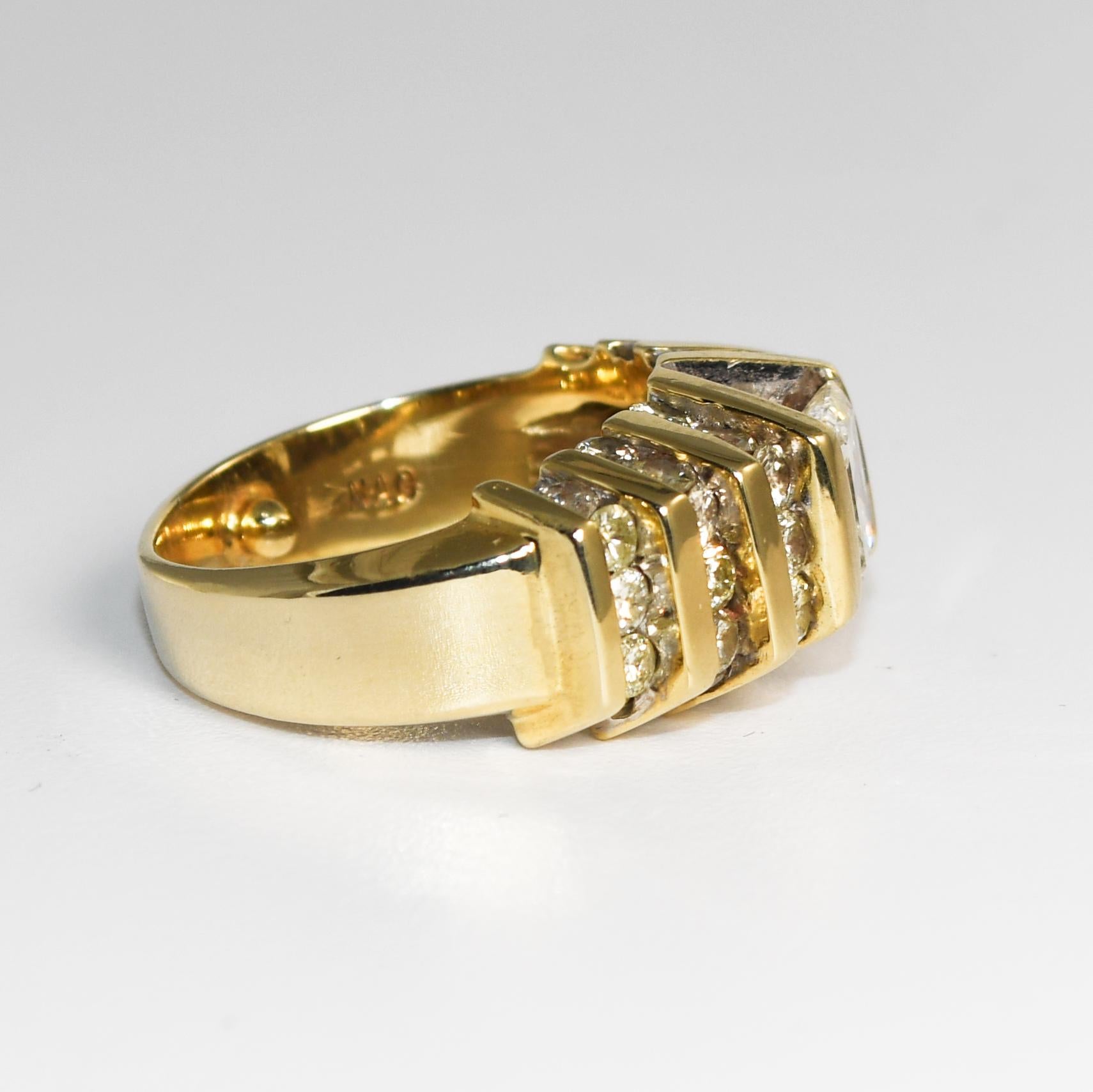 Anillo de diamantes talla radiante de oro amarillo de 14 quilates 2,00 ct Corte radiante en venta