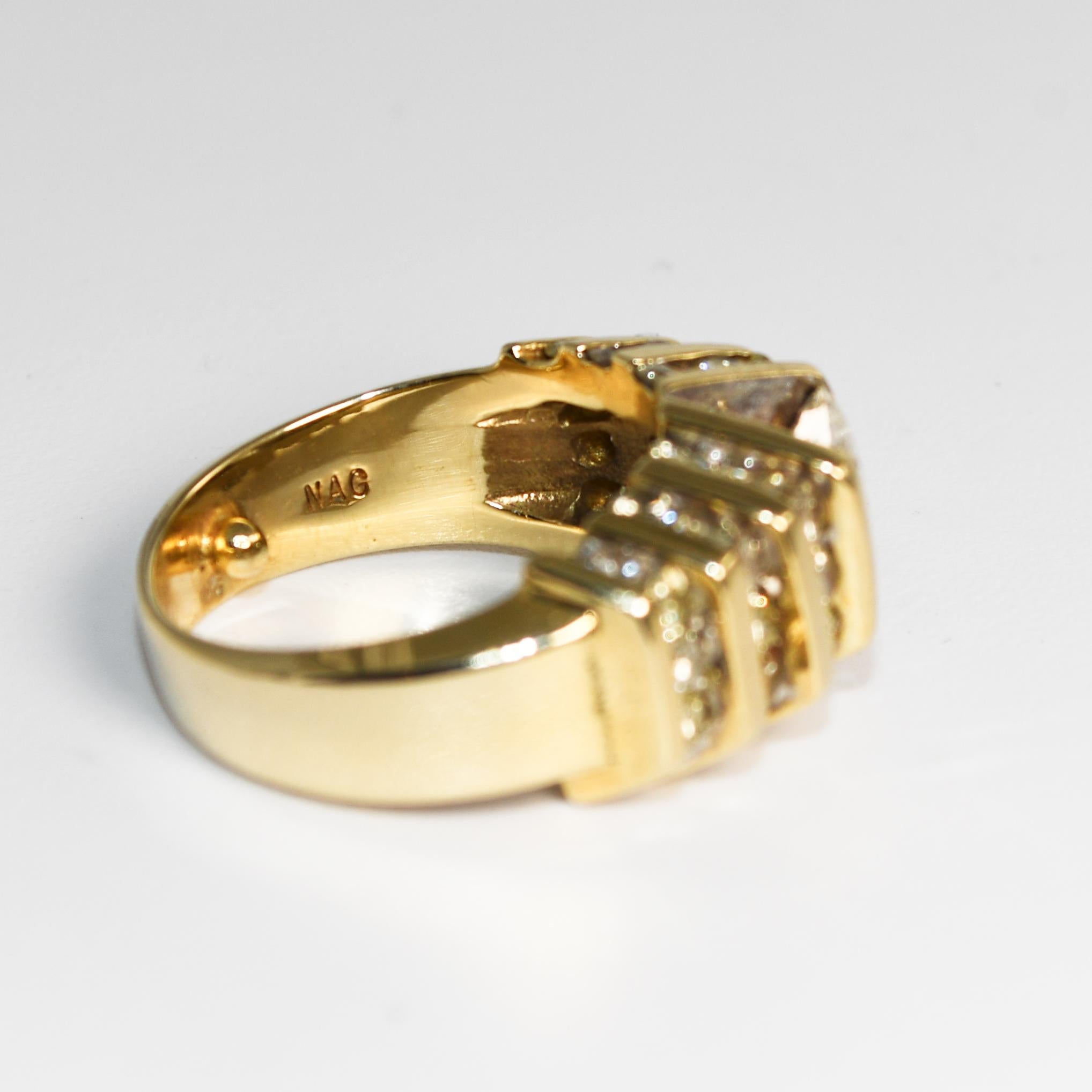 Anillo de diamantes talla radiante de oro amarillo de 14 quilates 2,00 ct en venta 2