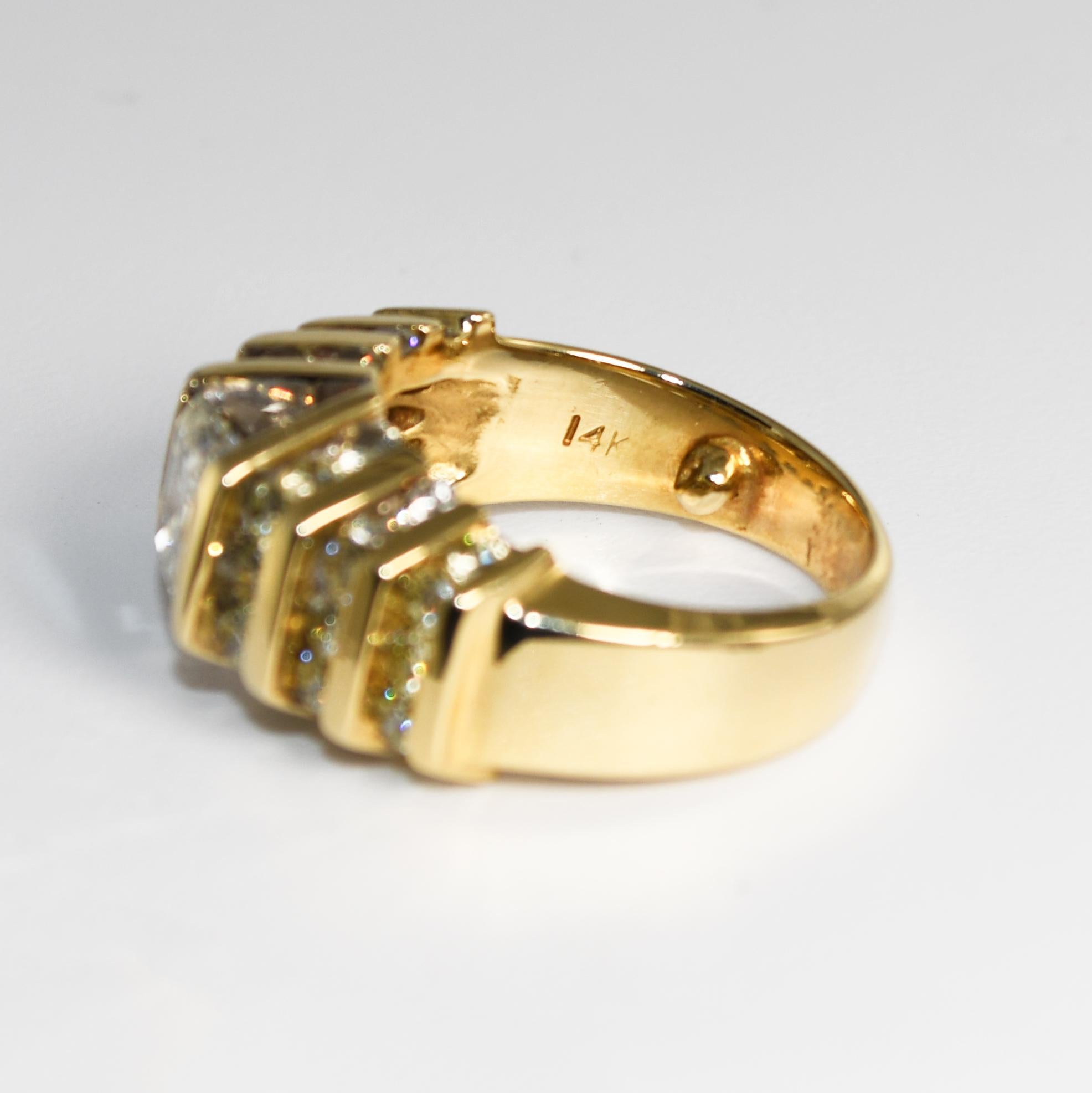 Anillo de diamantes talla radiante de oro amarillo de 14 quilates 2,00 ct en venta 3