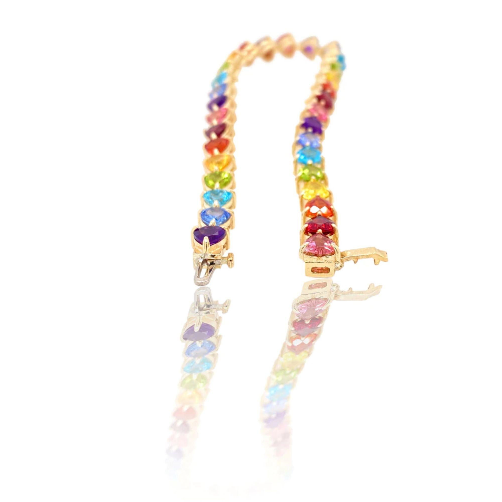 Moderne Bracelet tennis en or jaune 14 carats avec cœur arc-en-ciel et pierres précieuses en vente