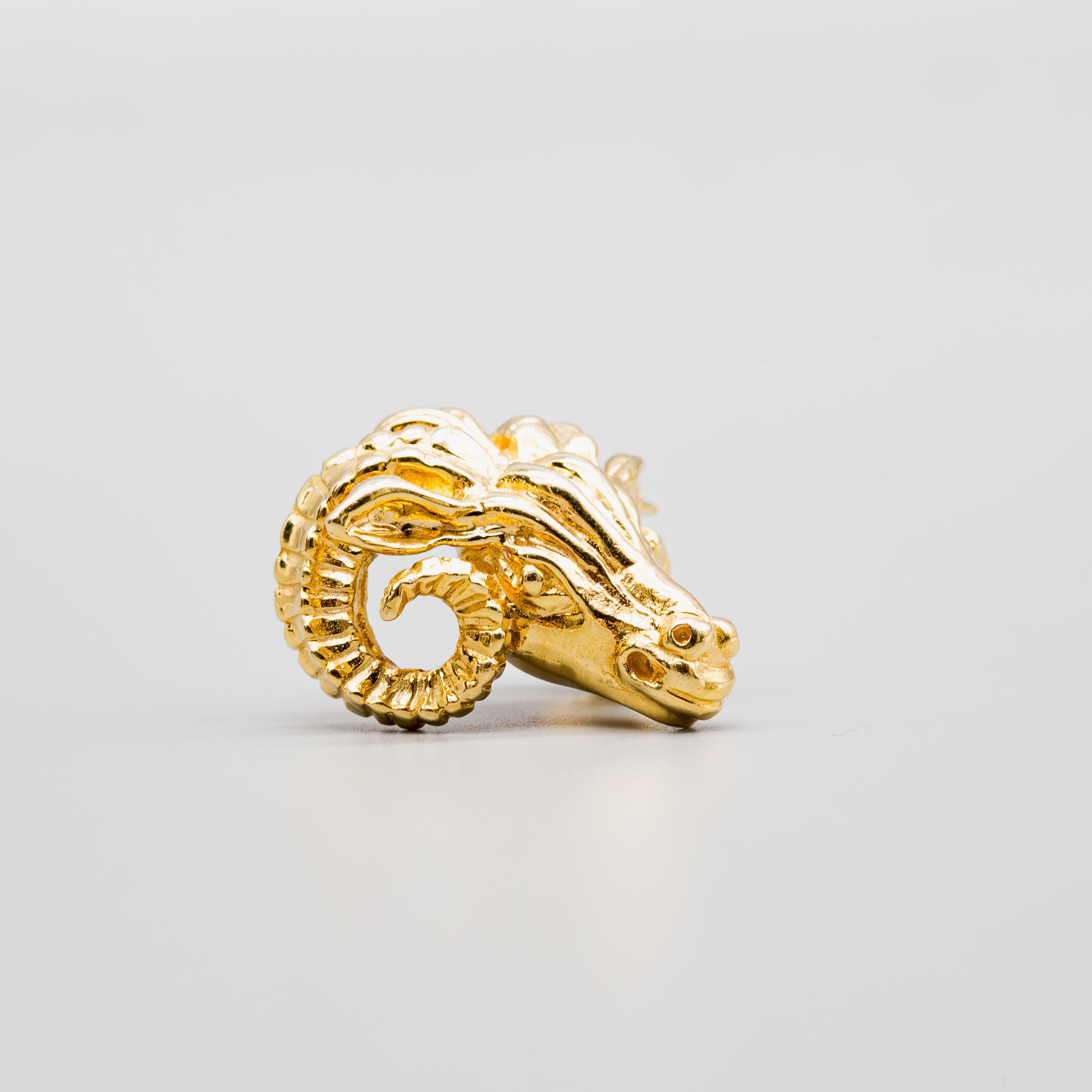Ciondolo ariete in oro giallo 14k in vendita 1