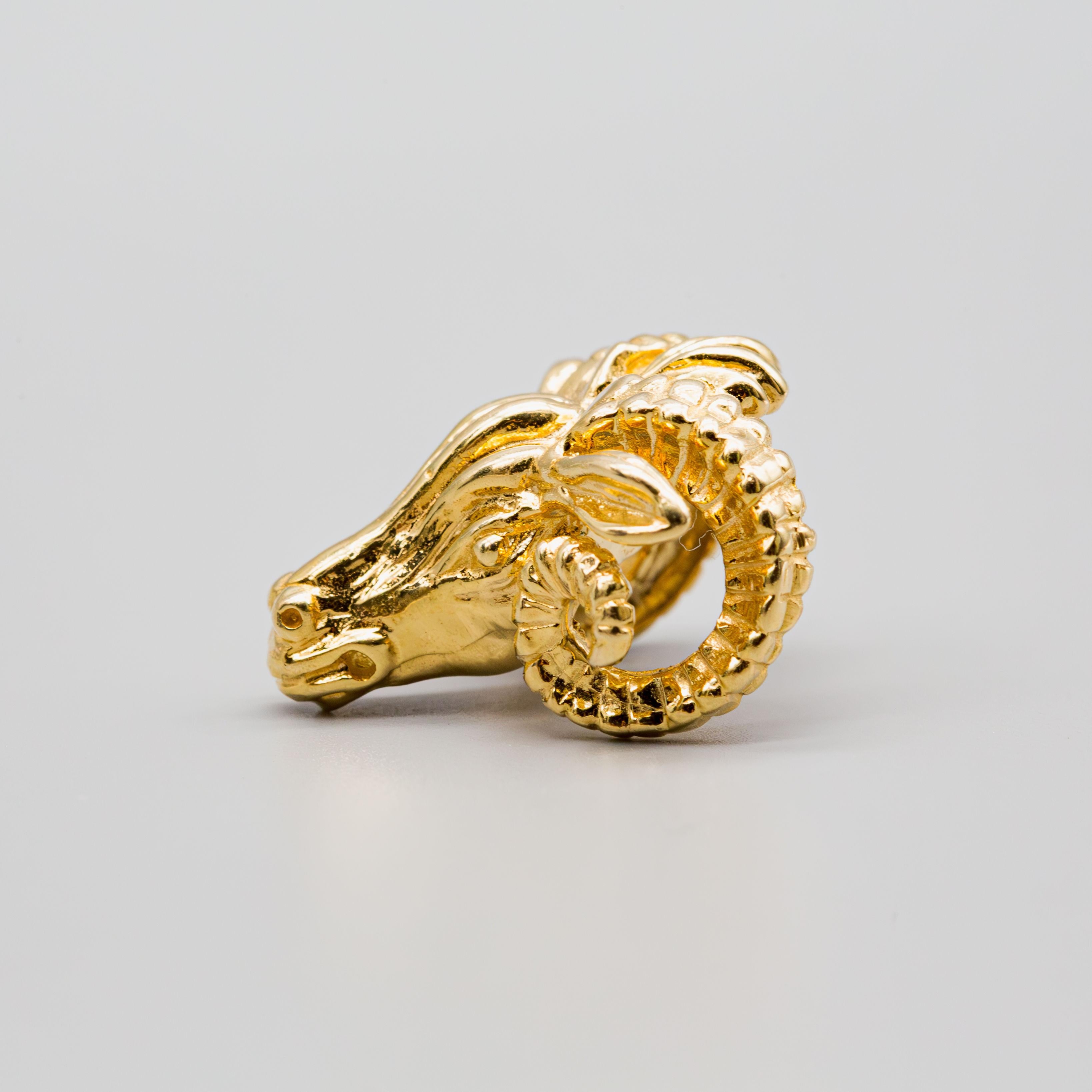 Ciondolo ariete in oro giallo 14k in vendita 5