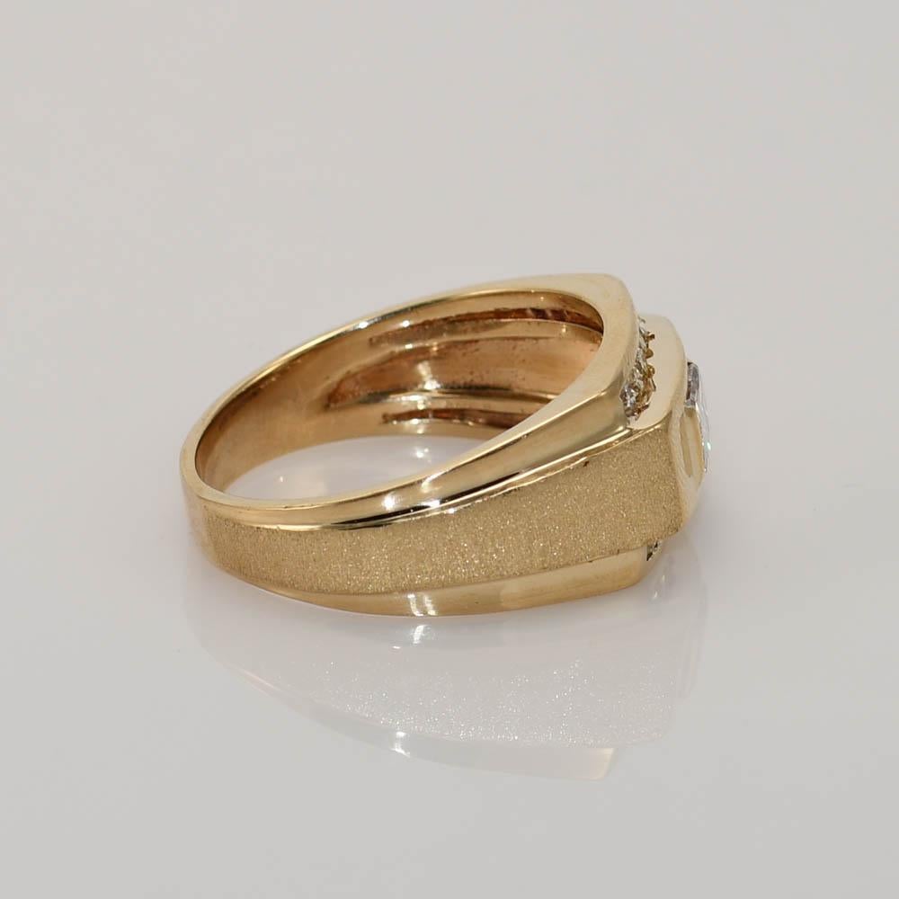 Brilliant Cut 14K Yellow Gold Rectangle Diamond Ring 0.88ct For Sale
