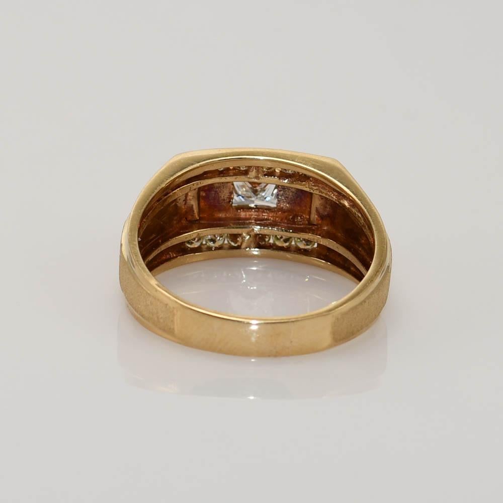 14K Yellow Gold Rectangle Diamond Ring 0.88ct In Excellent Condition For Sale In Laguna Beach, CA