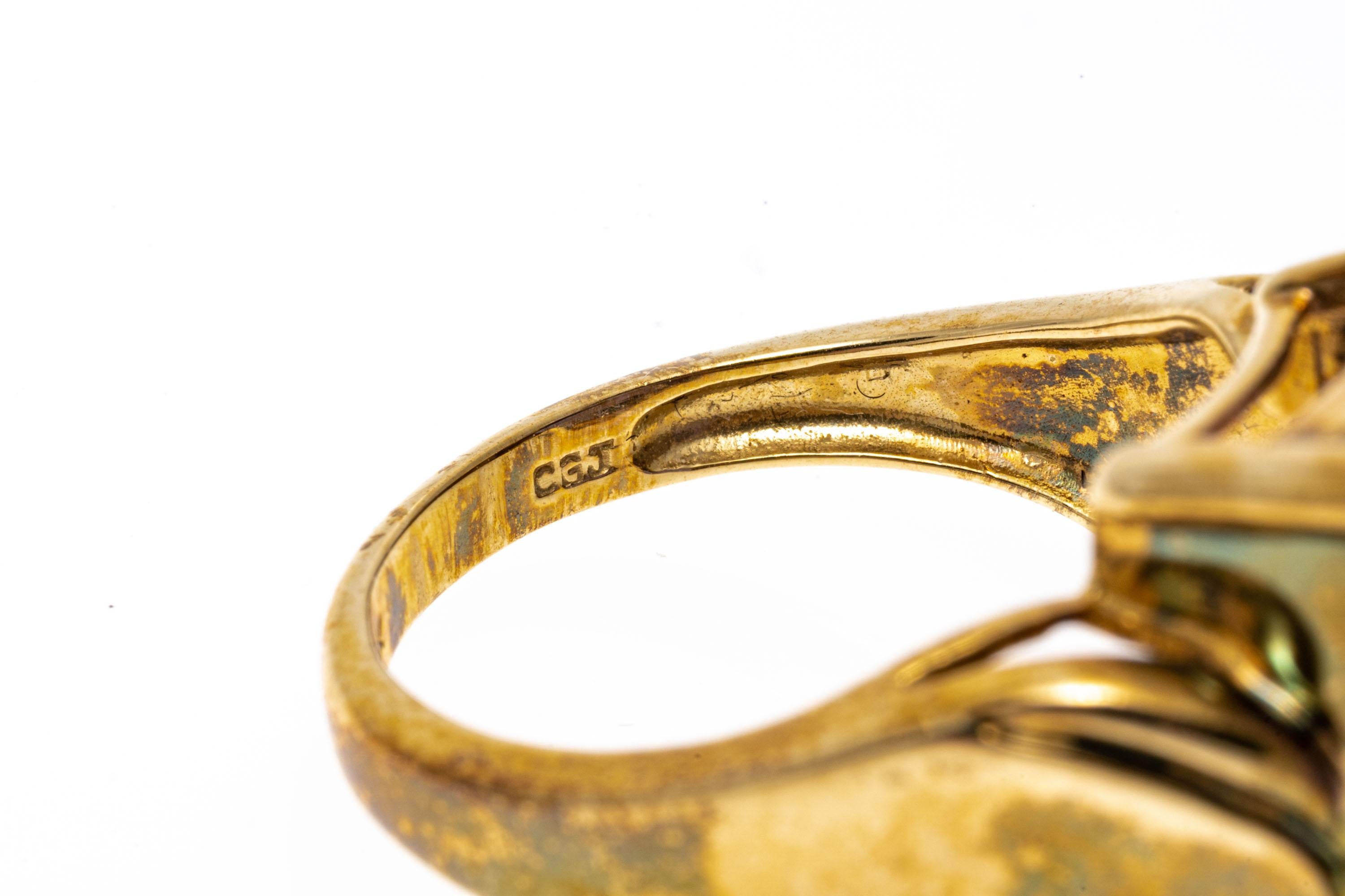 Taille émeraude Bague rectangulaire en or jaune 14 carats avec améthyste convexe 12,07 carats sur les côtés en vente