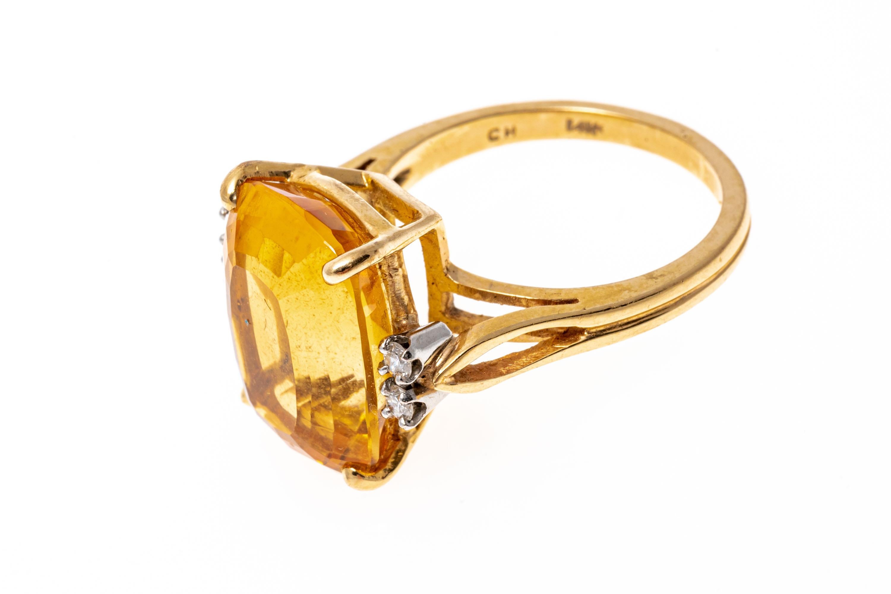 14k Yellow Gold Rectangular Cushion Citrine and Diamond Ring In Good Condition For Sale In Southport, CT