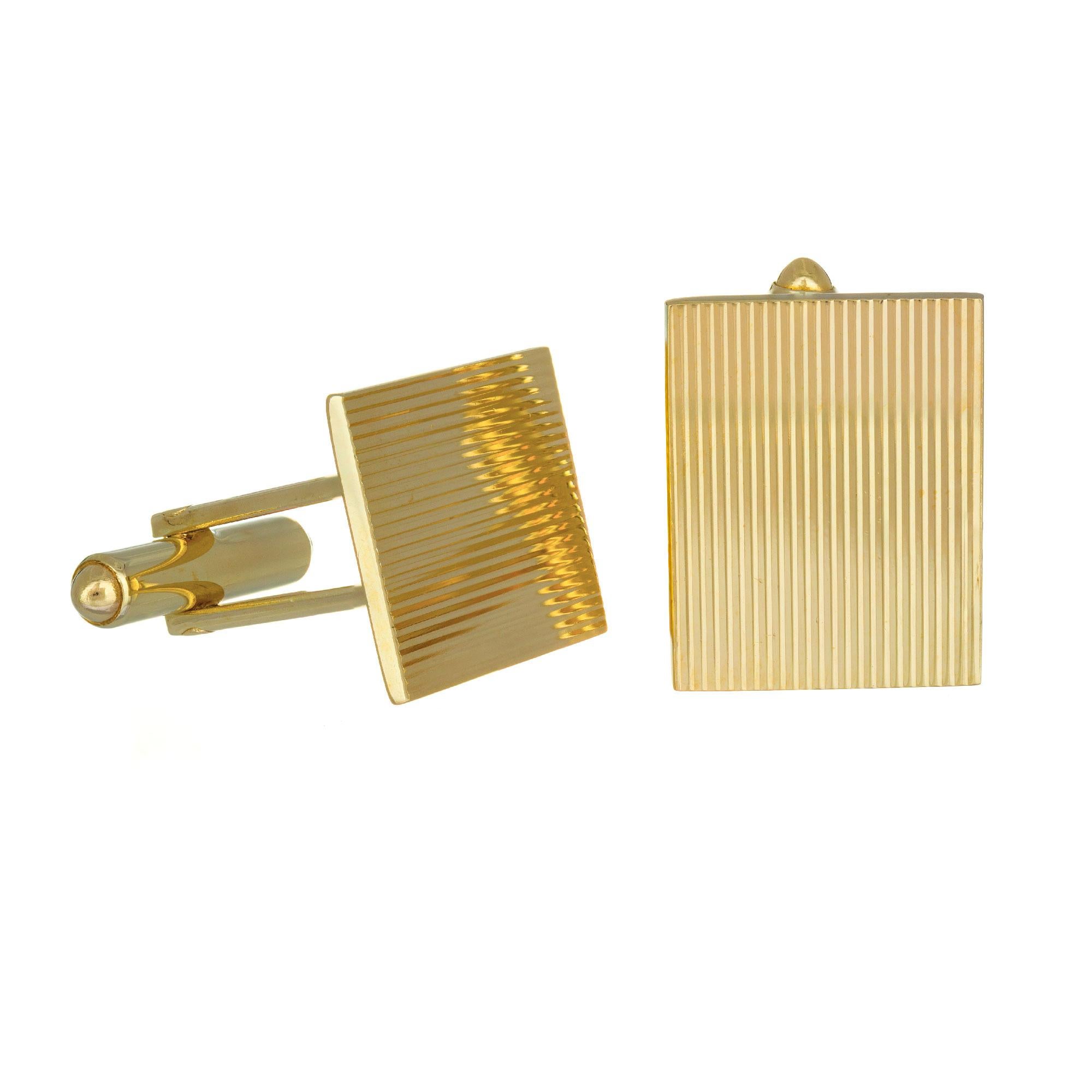 Vintage 1960's 14k yellow gold rectangular lined men's cufflinks.

14k yellow gold 
Stamped: 14k
14.2 grams
Top to bottom: 14.9mm or 9/16 Inch
Width: 18.9mm or ¾ Inch
Depth or thickness: 1.3mm

