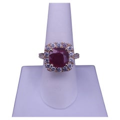 Anillo de Rubí Rojo con Diamantes en Oro Amarillo