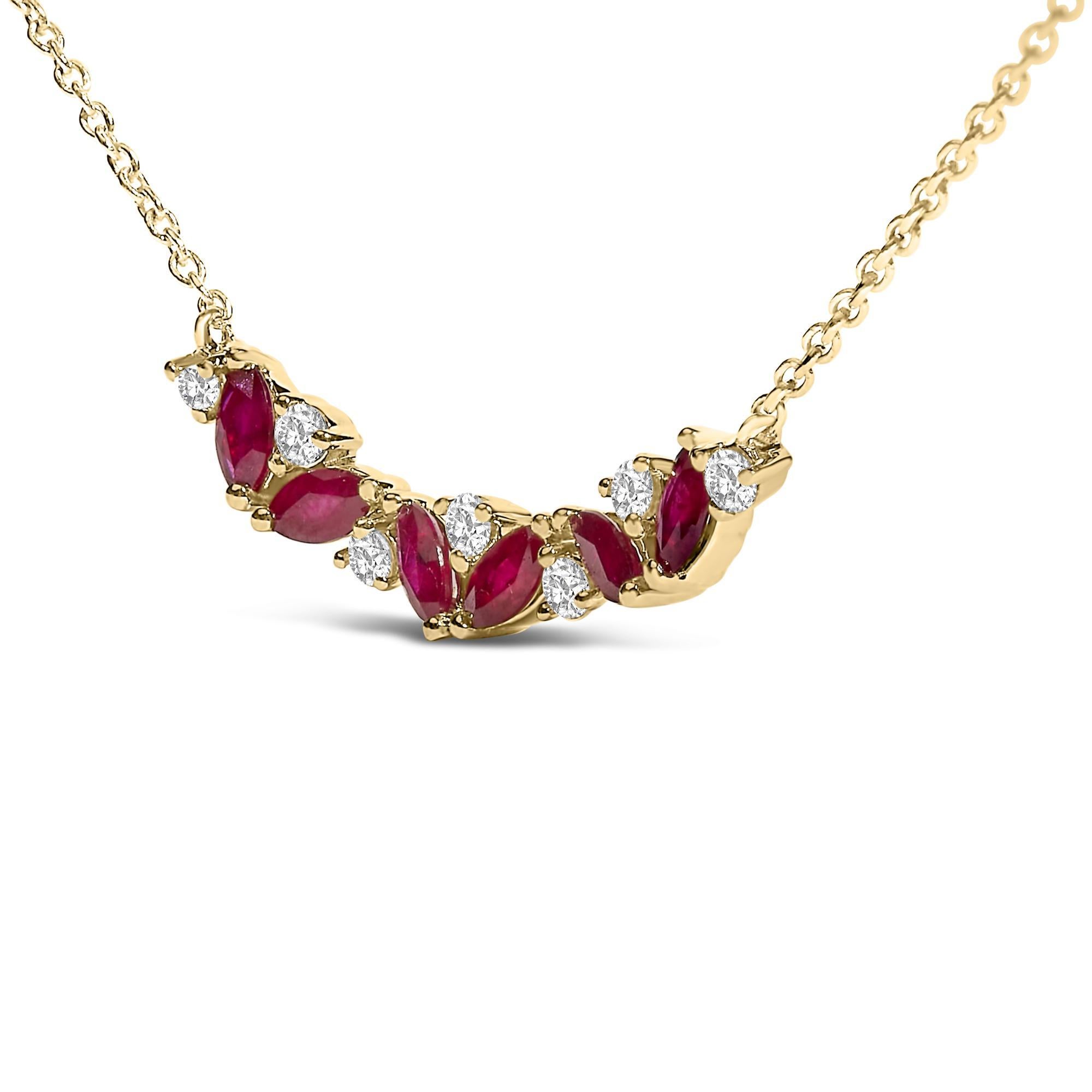 Moderno Collana a Bar Line in oro giallo 14K con rubino rosso e diamante in vendita