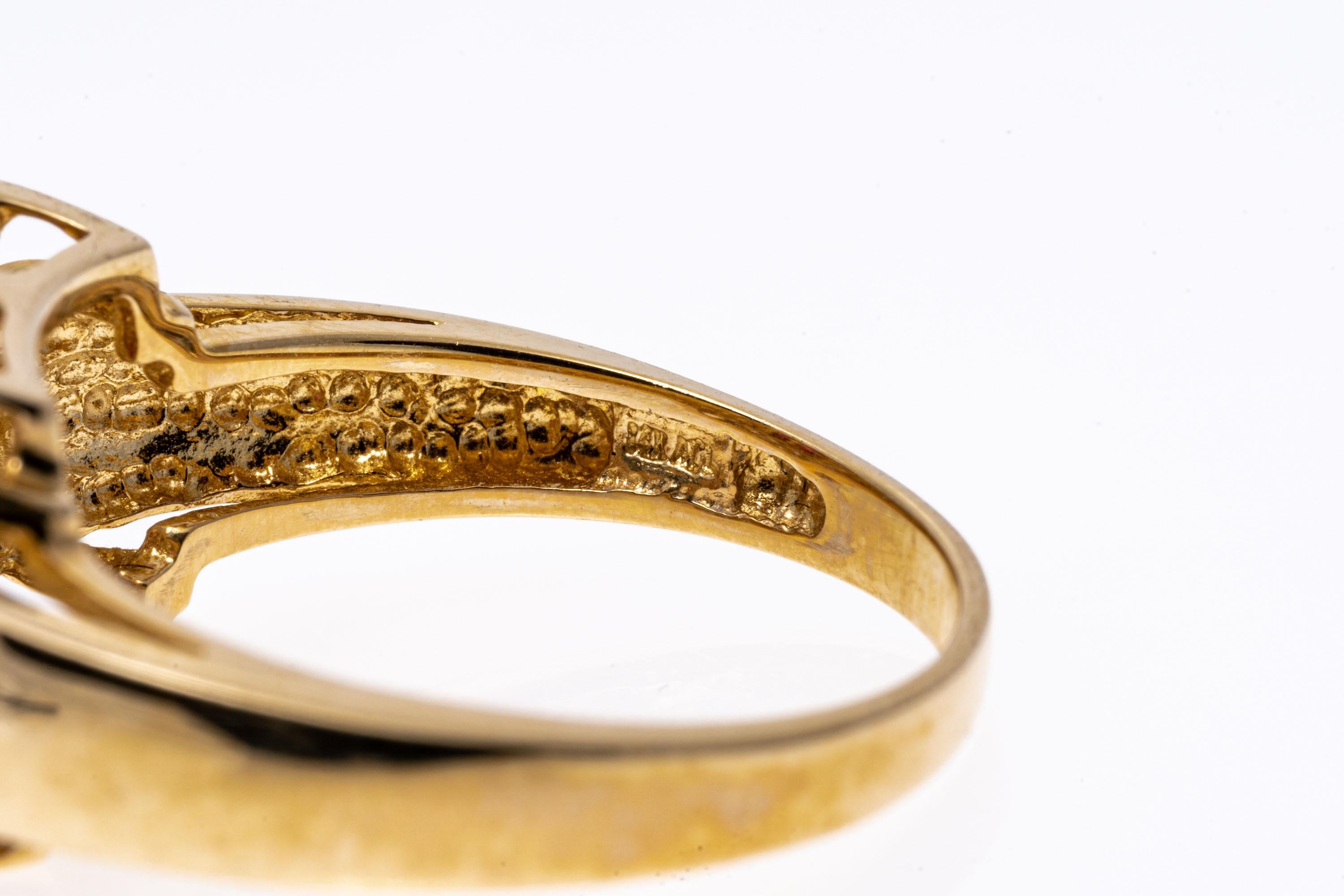 Anello con castone quadrato in oro giallo 14k con rubino e diamanti in vendita 2