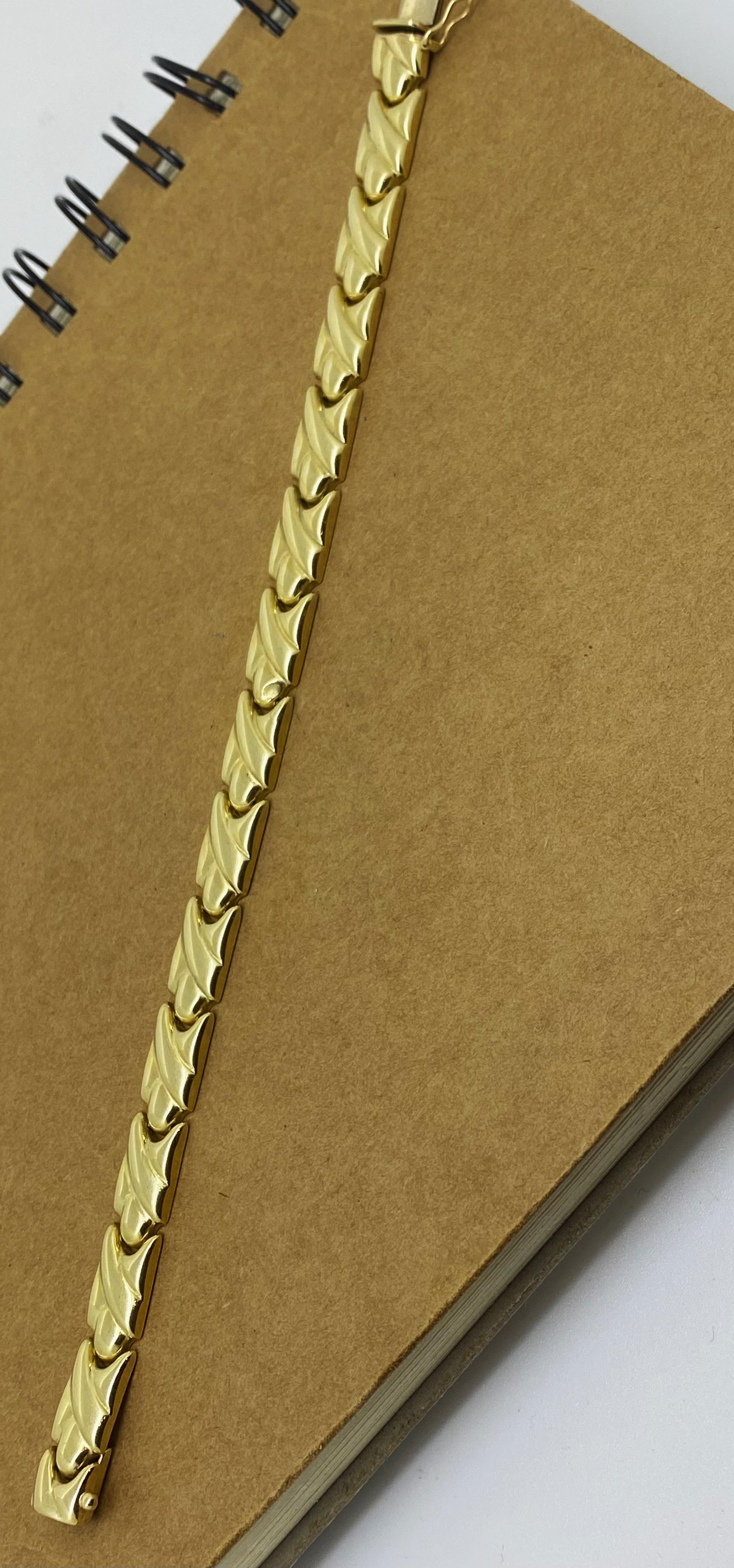 Bracciale italiano a maglie retrò in oro giallo 14K, 19 cm. Finitura satinata e brillante. in vendita 1
