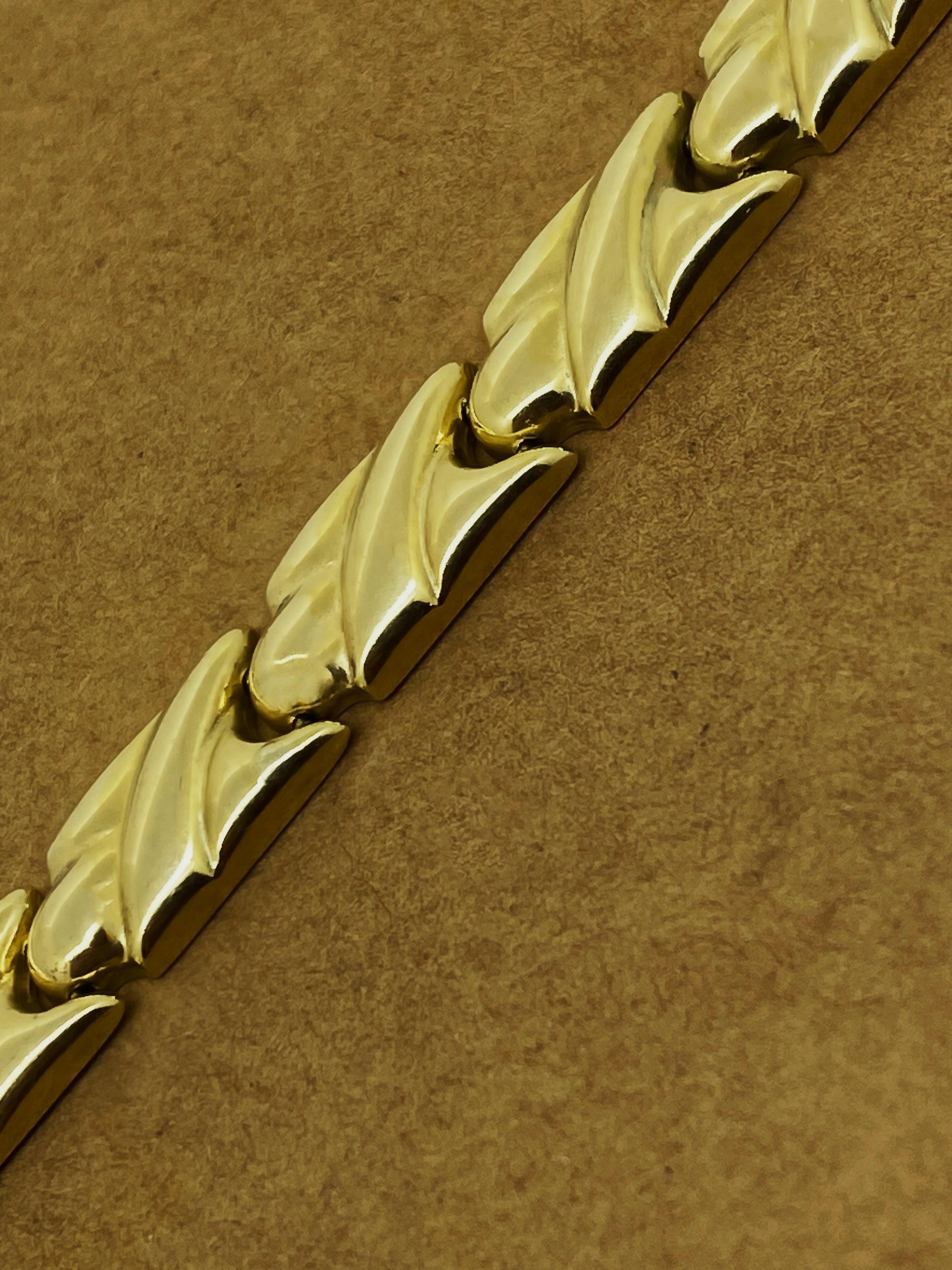 Bracciale italiano a maglie retrò in oro giallo 14K, 19 cm. Finitura satinata e brillante. in vendita 2