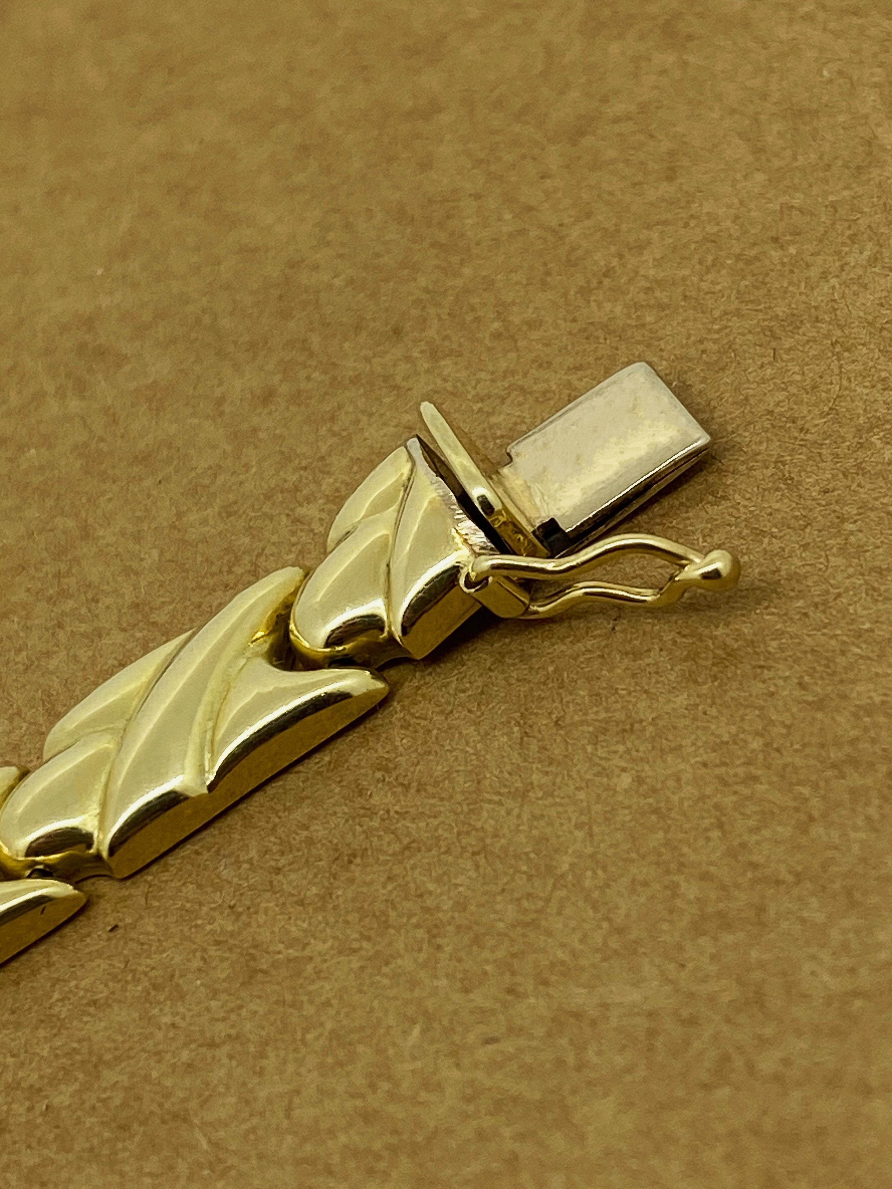 Bracciale italiano a maglie retrò in oro giallo 14K, 19 cm. Finitura satinata e brillante. in vendita 3