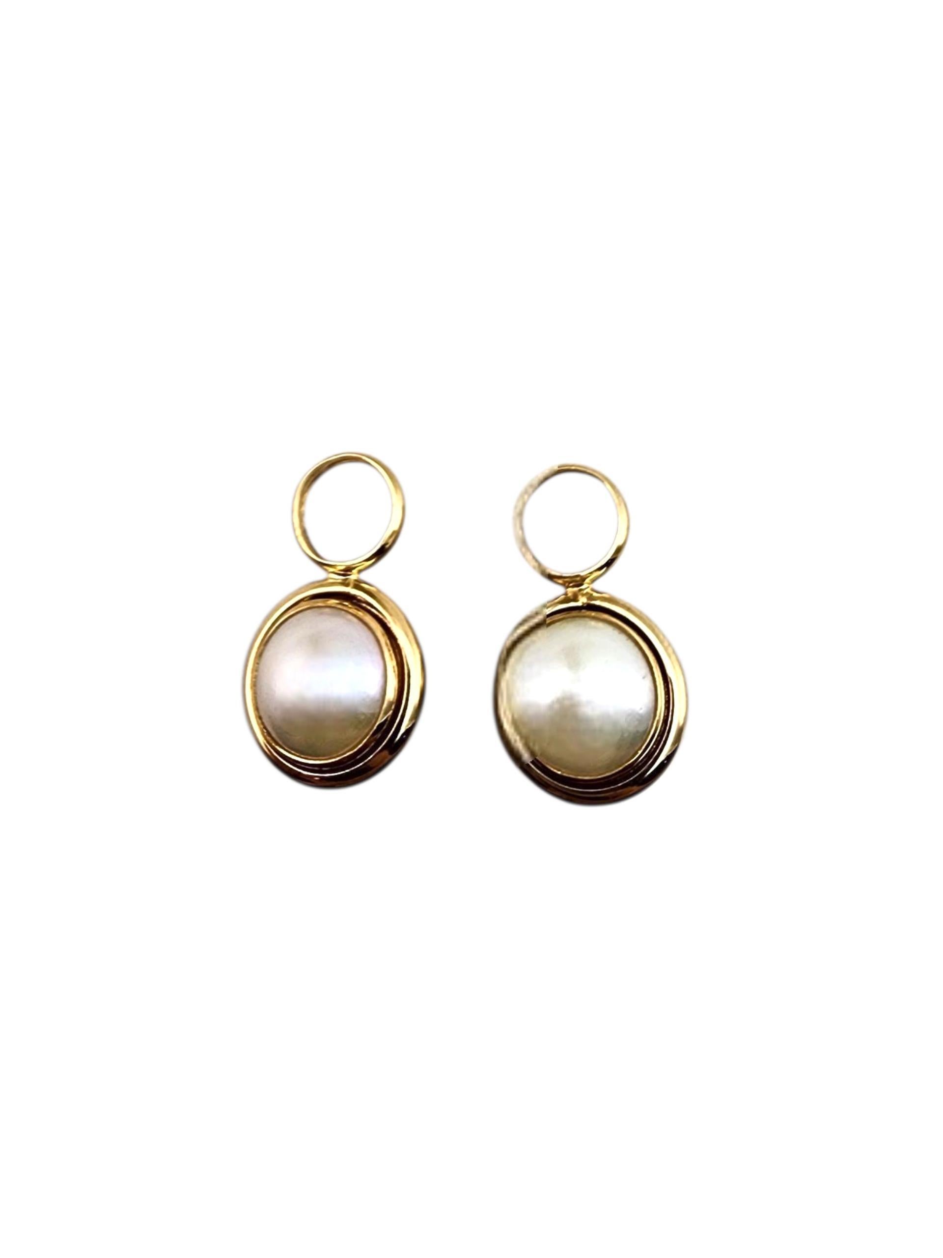 14K Yellow Gold Reversible Hoop Earring Enhancers

Elevate your style with these 14K yellow gold hoop earring enhancers, featuring reversible: two white and two black stones. Designed to slide onto your favorite hoops, they add a bold yet elegant