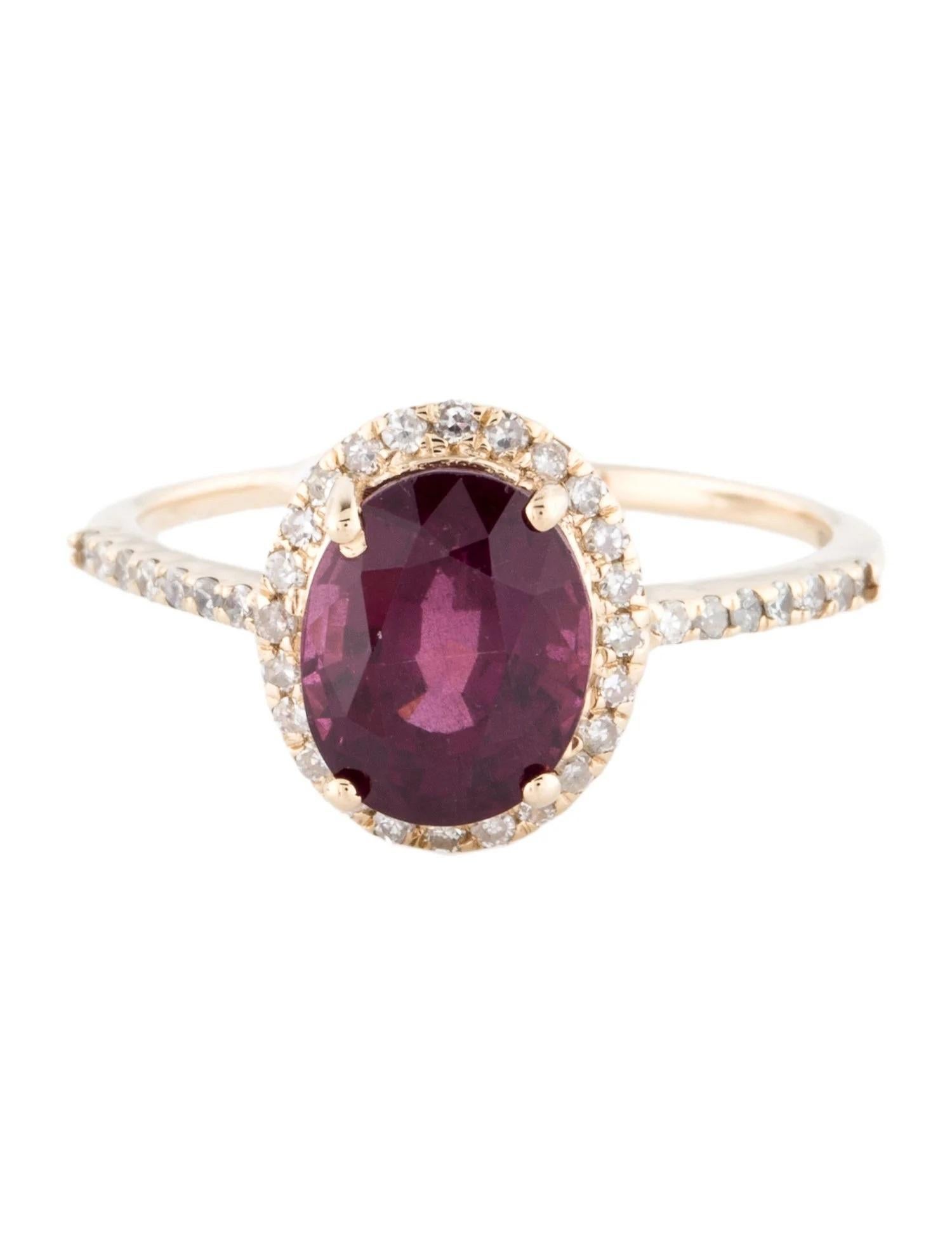 Artiste Bague cocktail en or jaune 14 carats, rhodolite et diamants avec rhodolite ovale de 3,40 carats en vente