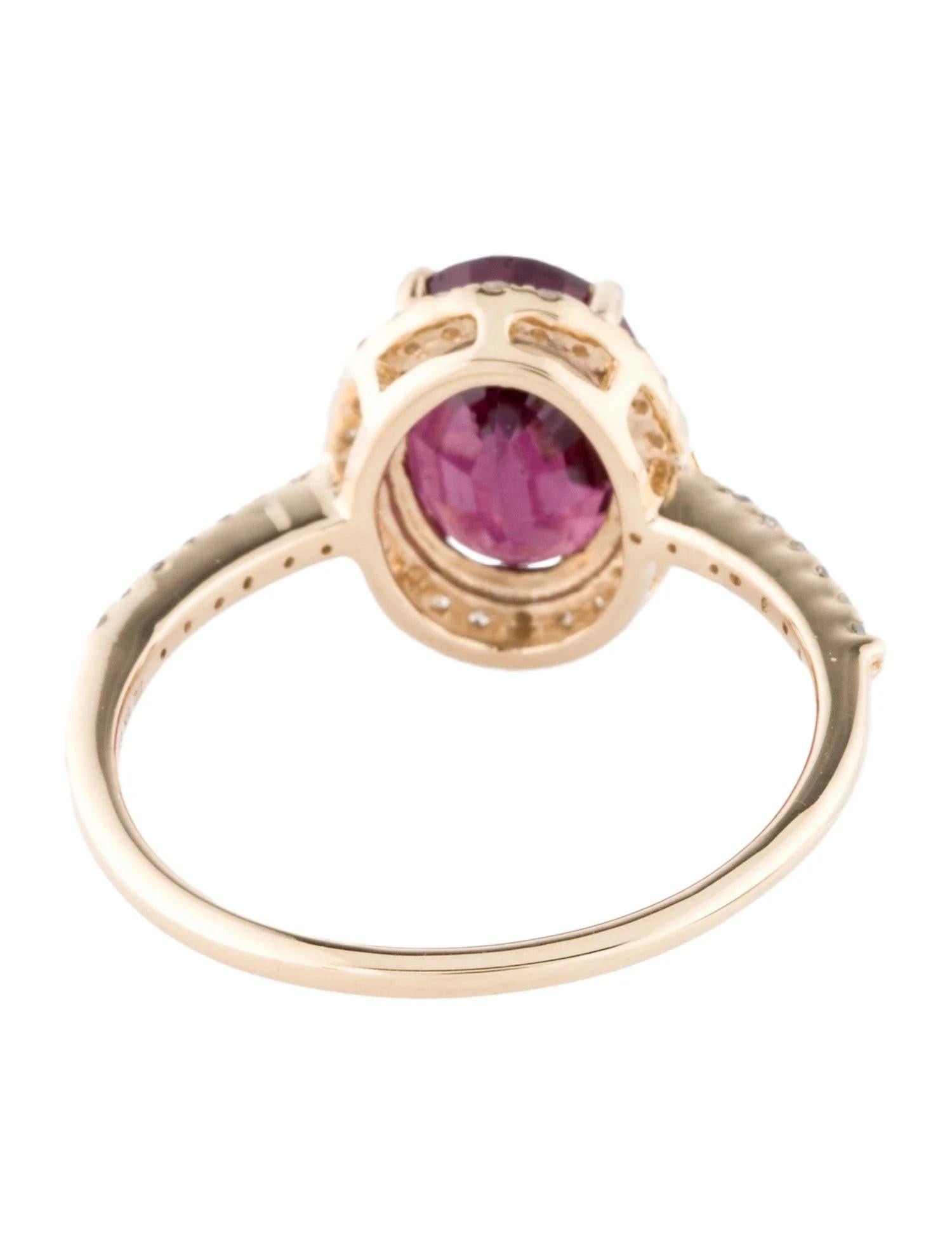 Taille ovale Bague cocktail en or jaune 14 carats, rhodolite et diamants avec rhodolite ovale de 3,40 carats en vente
