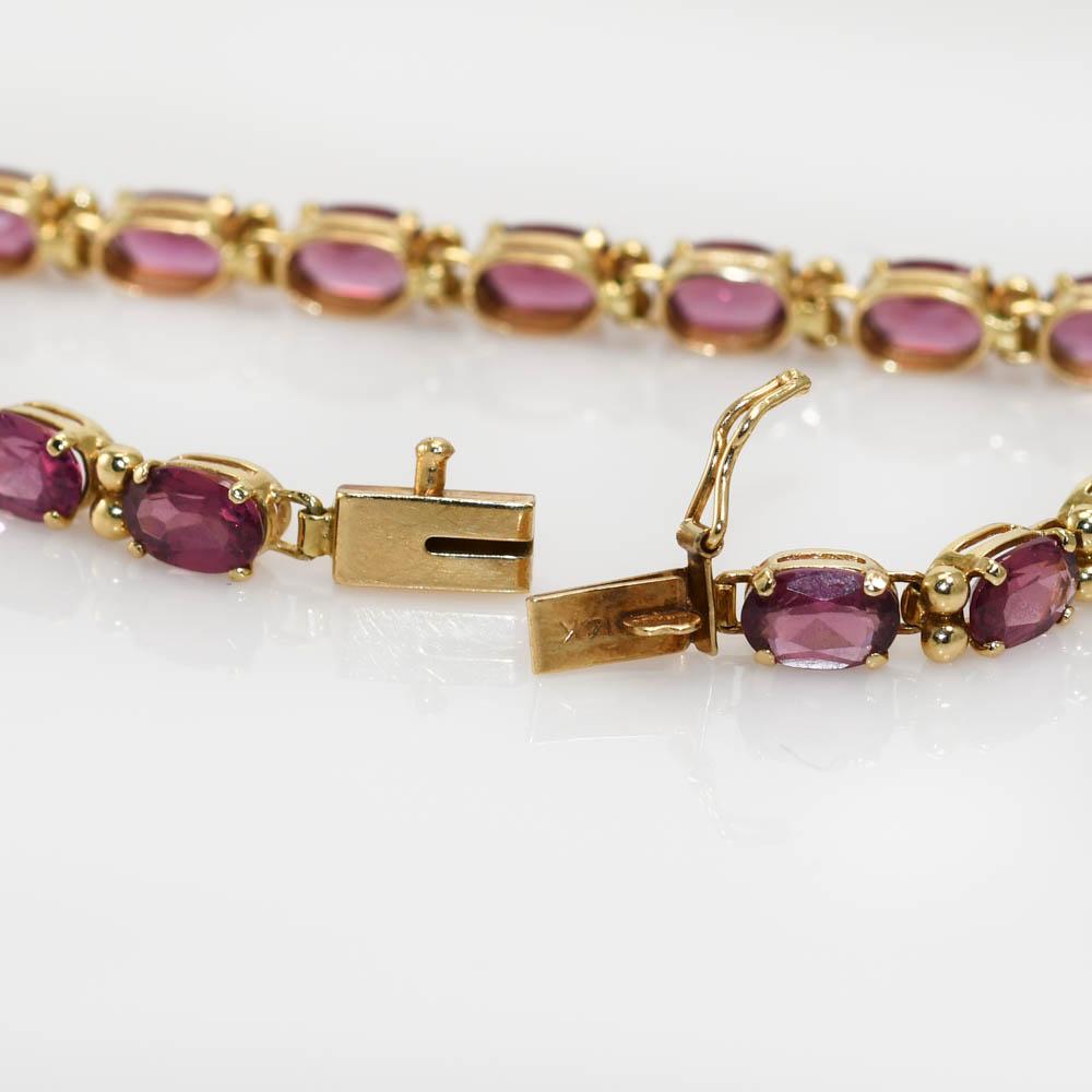 14K Gelbgold Rhodolith-Granat-Armband, 7g
Armband aus 14k Gelbgold und Rhodolithgranat.

Gestempelt 14k und wiegt 7 Gramm Bruttogewicht.

Die Steine werden auf dem Refraktometer auf Granat getestet.

Sie haben eine leicht rosa-violette Farbe.

Es 19