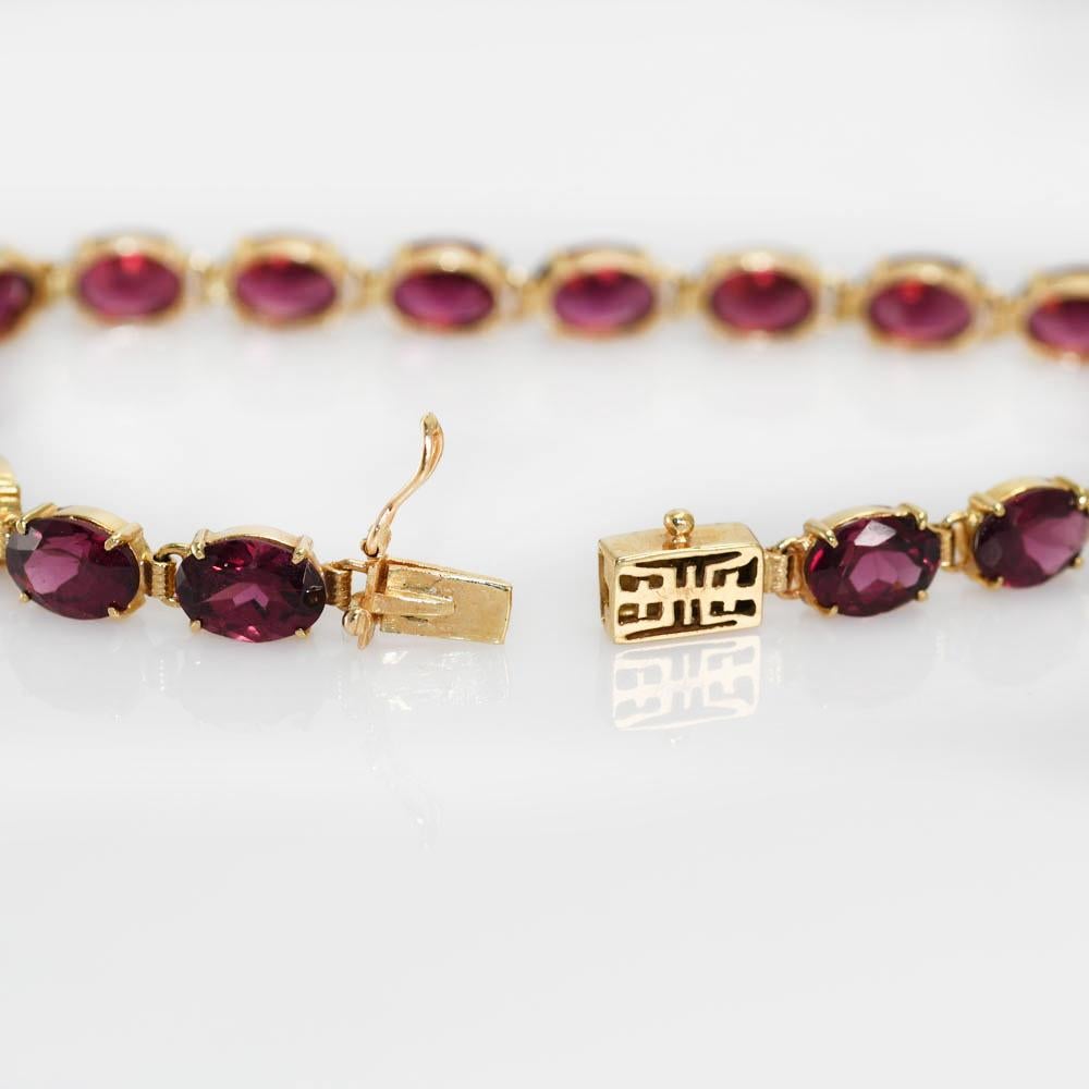 14K Yellow Gold Rhodolite Garnet Bracelet, 9.7g In Excellent Condition For Sale In Laguna Beach, CA