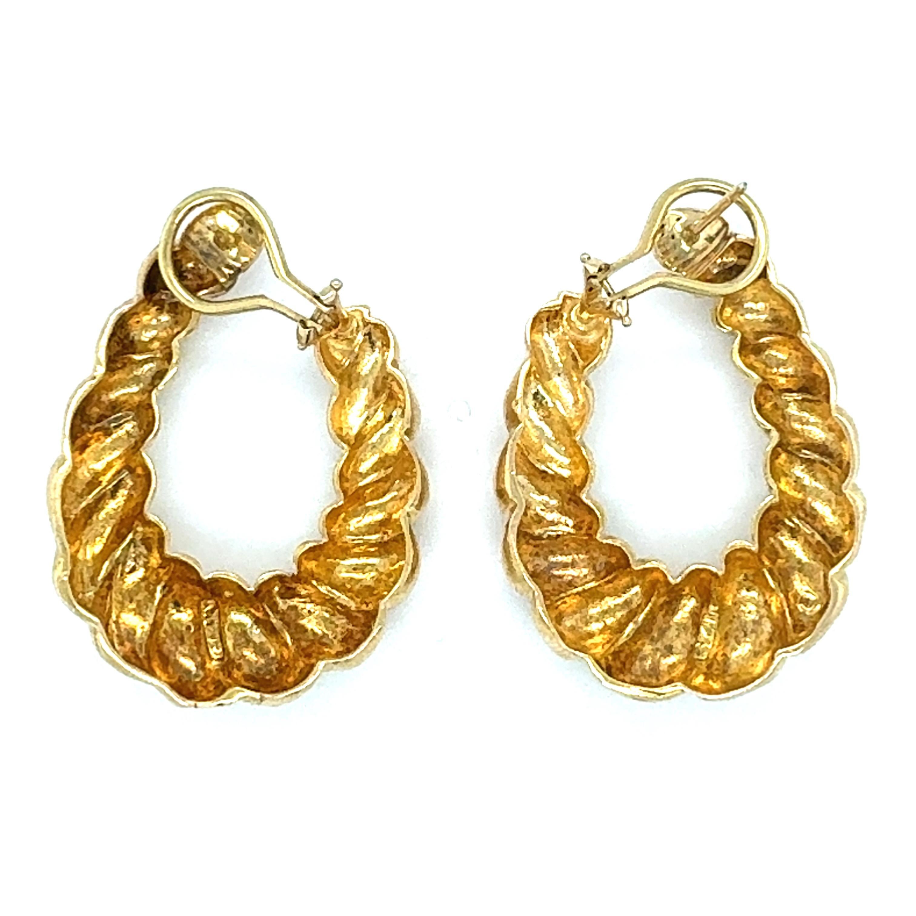 14k Yellow Gold Ribbed Hoop Earrings In Good Condition For Sale In Beverly Hills, CA