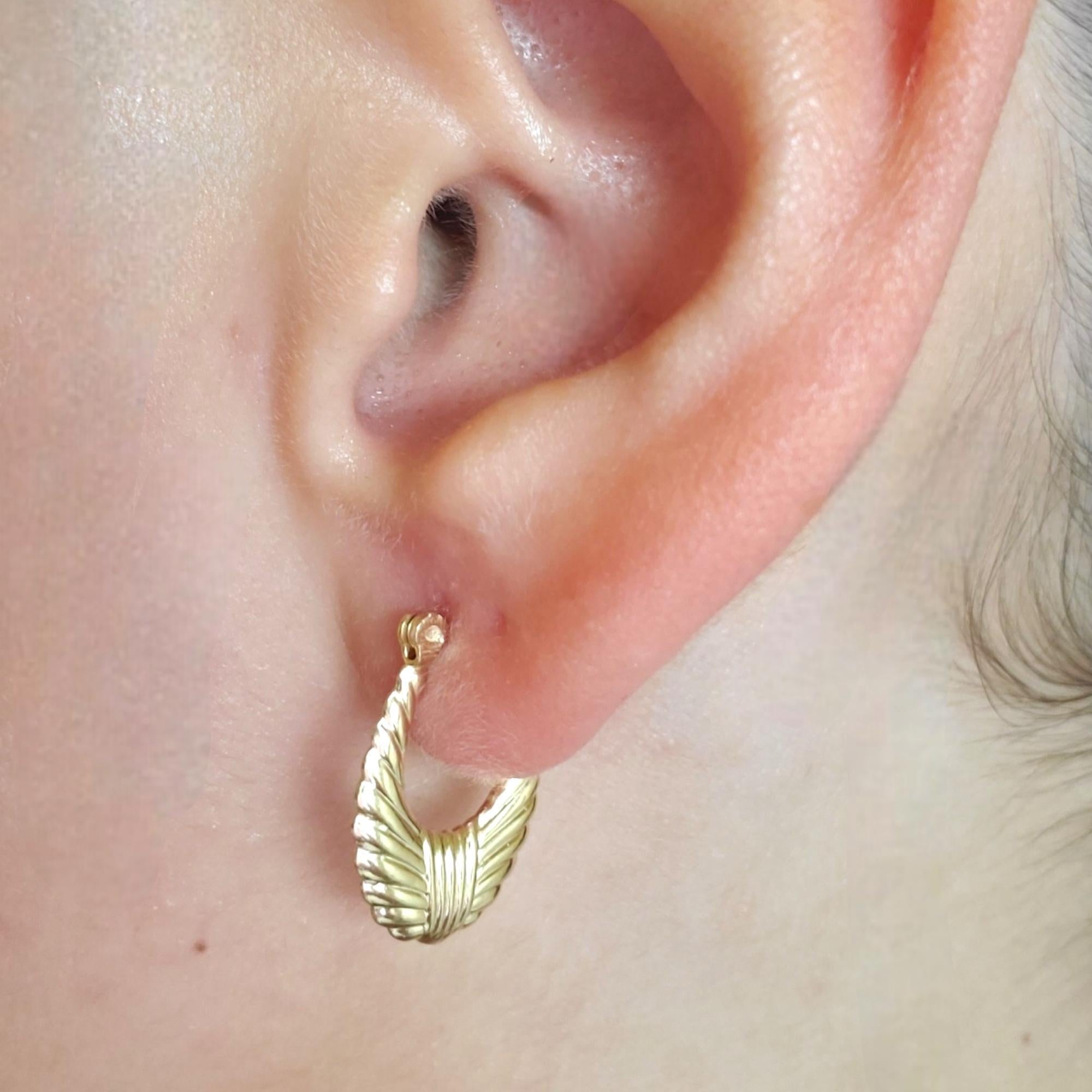 14K Yellow Gold Ribbed Oval Hoop Earrings #17860 2