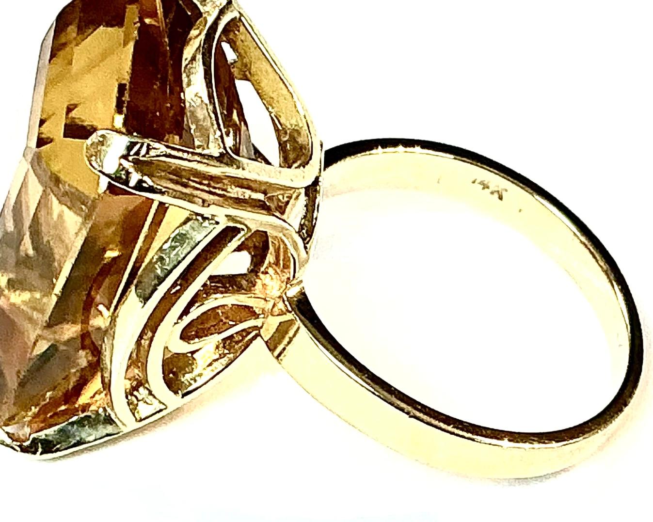 Bague en or jaune 14 carats avec citrine taille émeraude de 15 carats en vente 1
