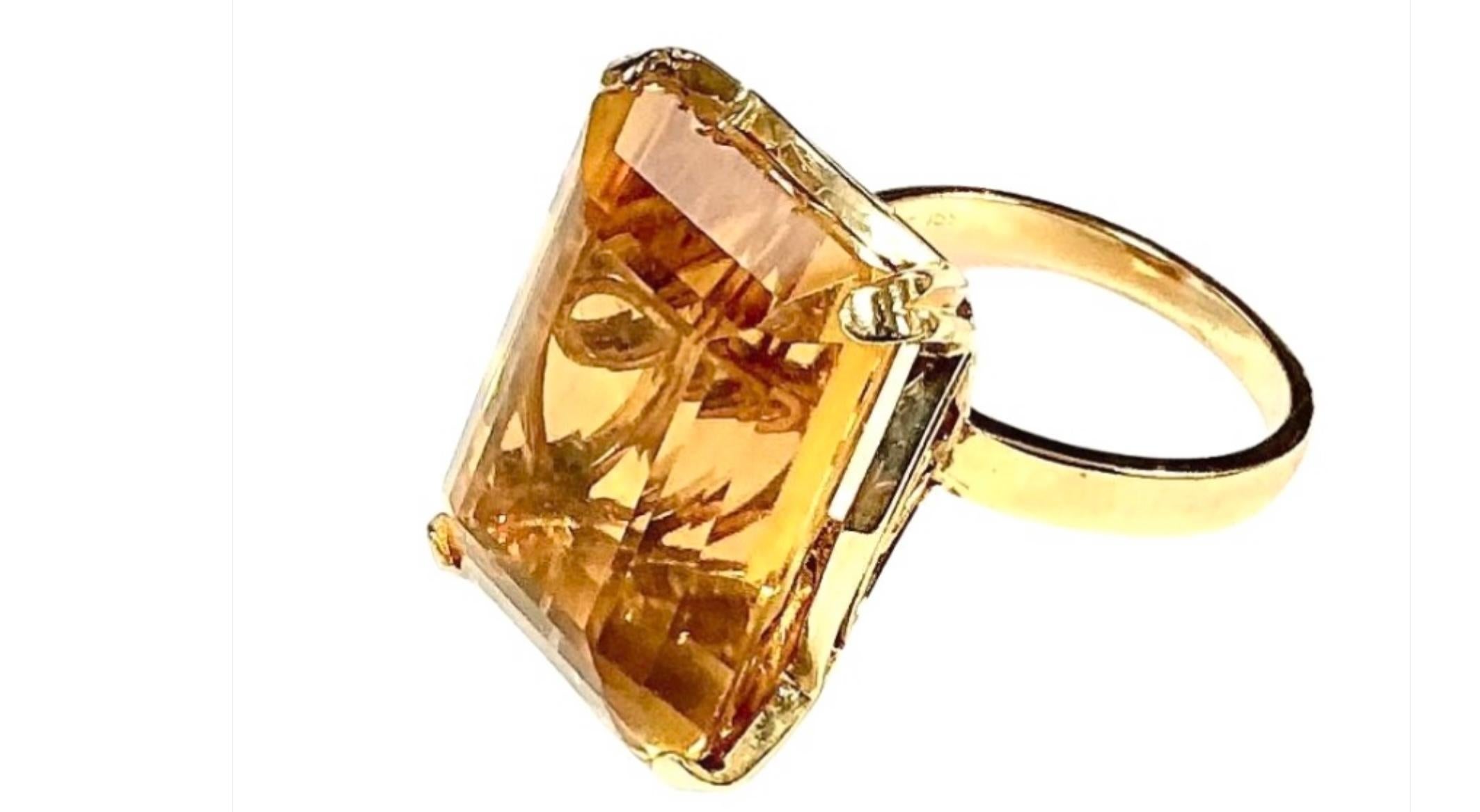 Taille émeraude Bague en or jaune 14 carats avec citrine taille émeraude de 15 carats en vente