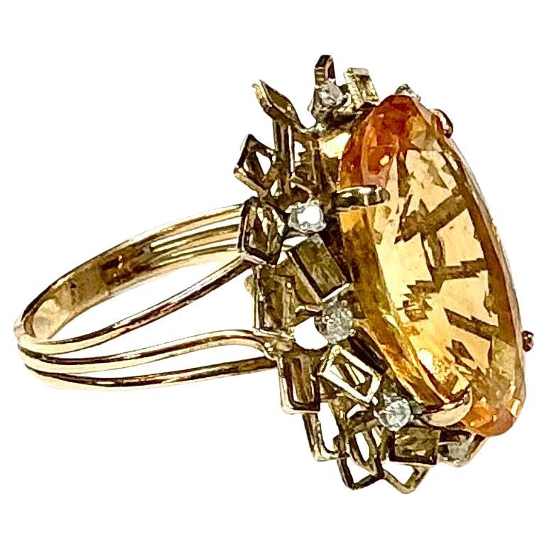 Taglio ovale Anello in oro giallo 14K con citrino e diamanti in vendita