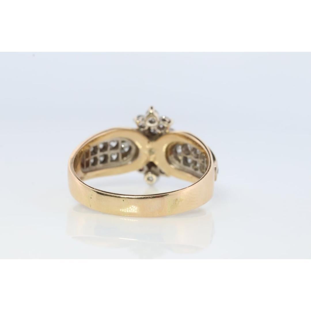 Bague en or jaune 14k. Bague grappe de diamants ronds. Diamant cascade. 1,75ctw en vente 3