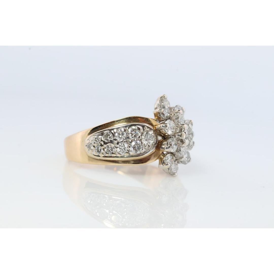 Bague en or jaune 14k. Bague grappe de diamants ronds. Diamant cascade. 1,75ctw en vente 4