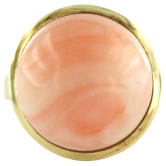 14k yellow gold ring set with a cabochon-cut coral - ring size U.S. 8 - EU. 18.2