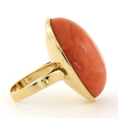 Antiker Cocktailring aus 14-karätigem Gelbgold mit Koralle, ovaler Cabochon, 16,7 g