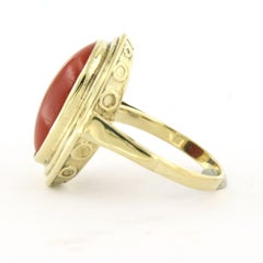 14k yellow gold ring set with coral - 4.5 grams - ring size U.S. 6.5 - EU. 17 (5